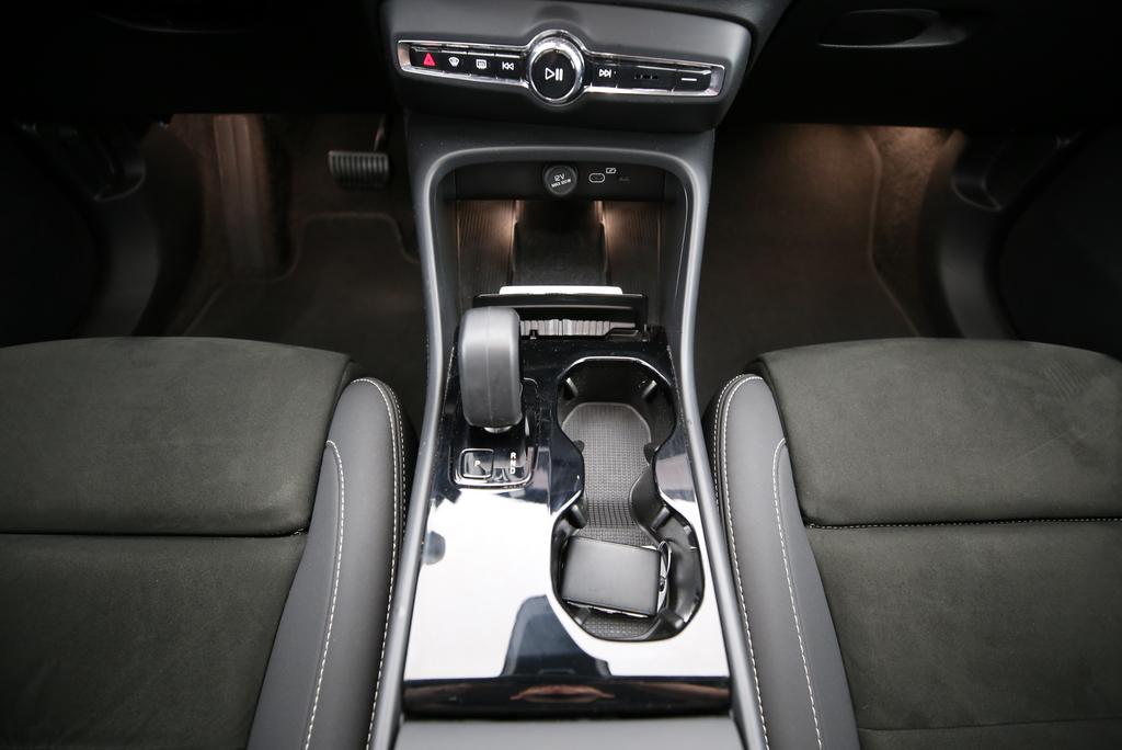 VOLVO XC40 P8 Twin Ultimate AWD-image-6