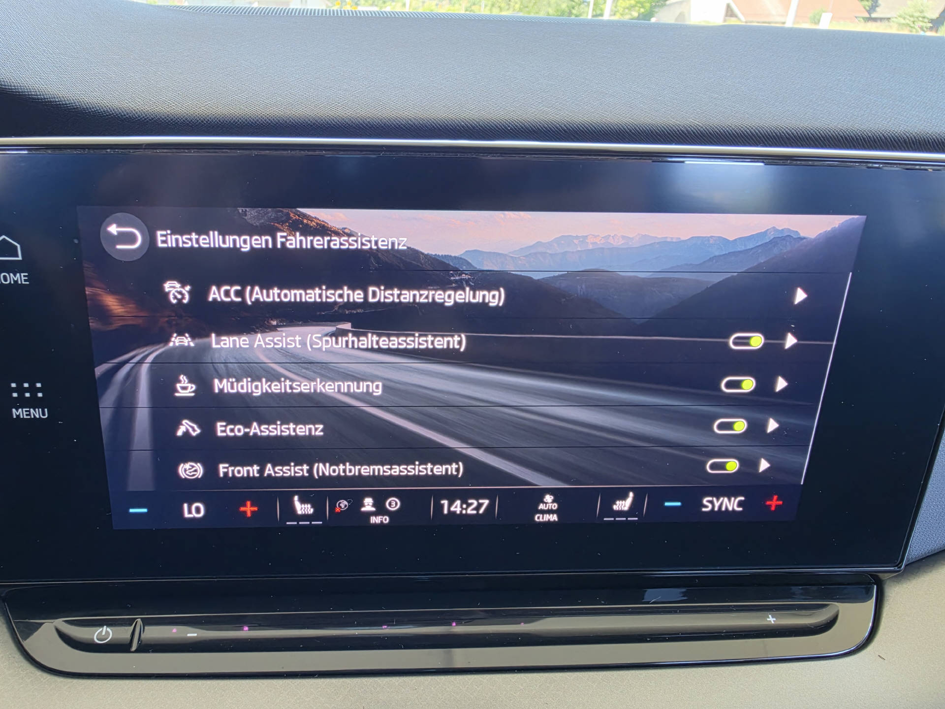 SKODA Octavia Combi 2.0 TDI Ambition 4x4 DSG-image-17