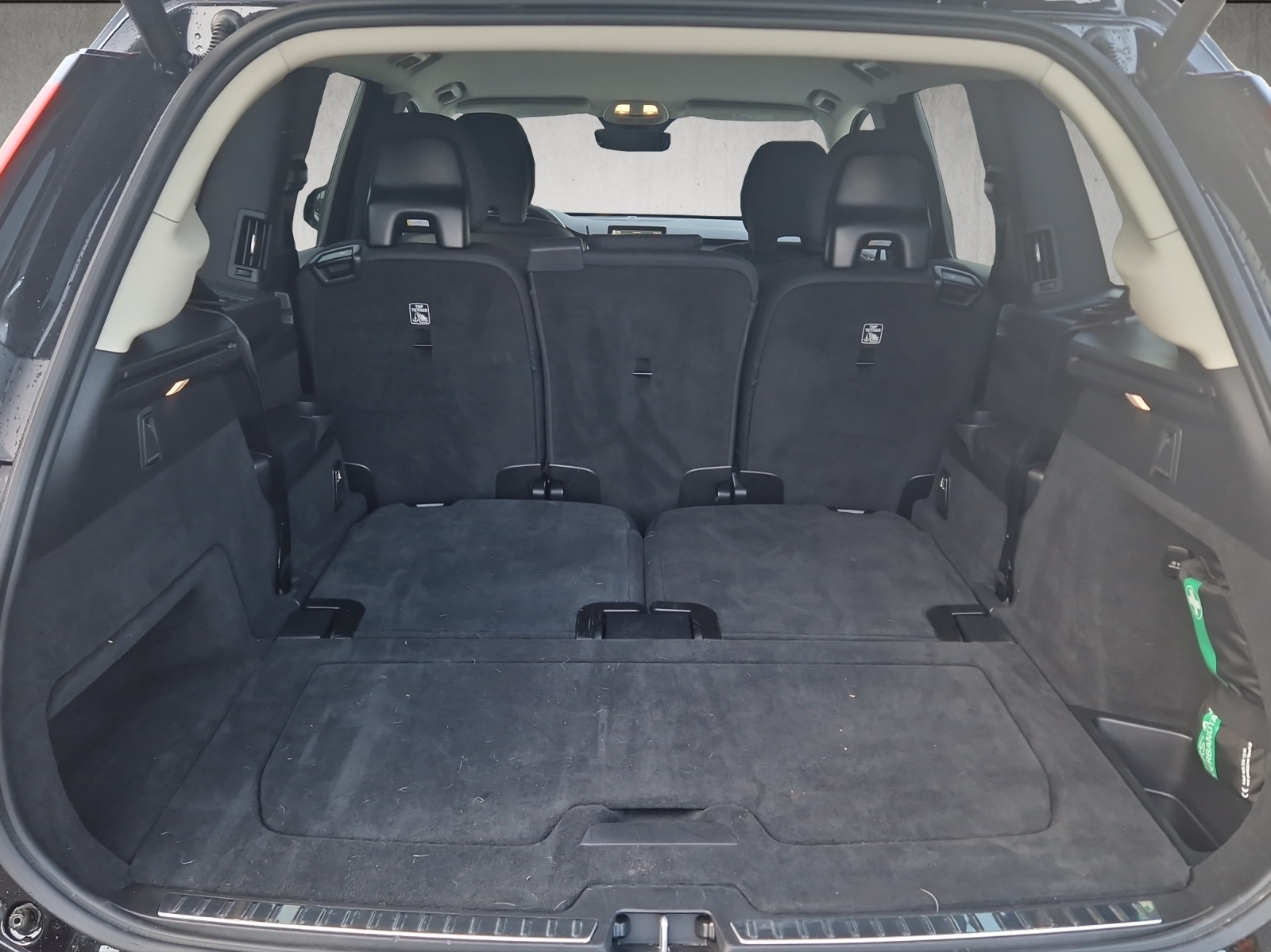 VOLVO XC90 2.0 T8 TE Plus Dark eAWD-image-4