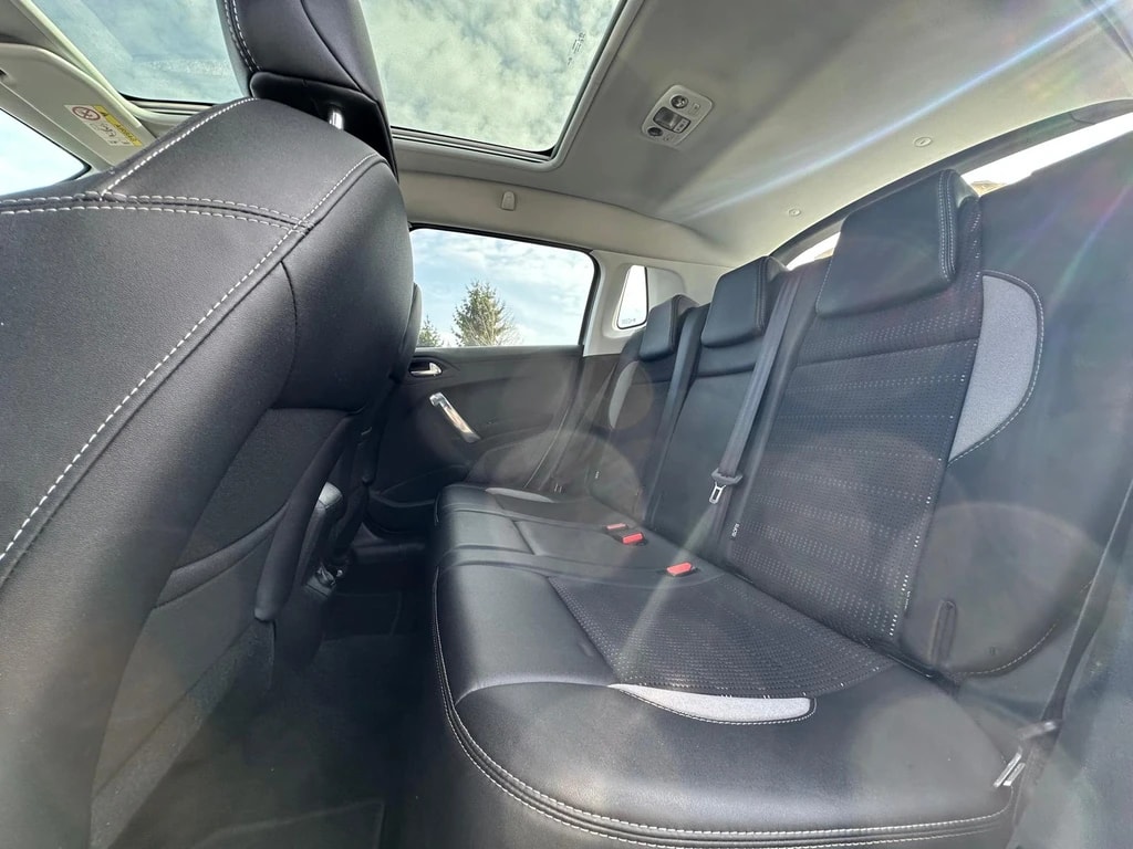 PEUGEOT 2008 1.6 e-HDi Allure-image-9