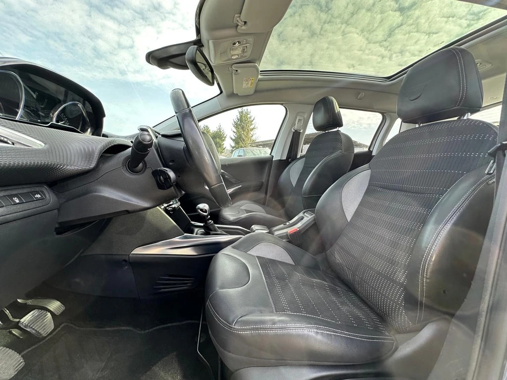 PEUGEOT 2008 1.6 e-HDi Allure-image-7