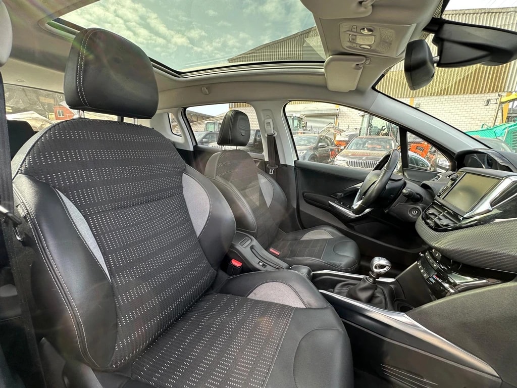 PEUGEOT 2008 1.6 e-HDi Allure-image-8