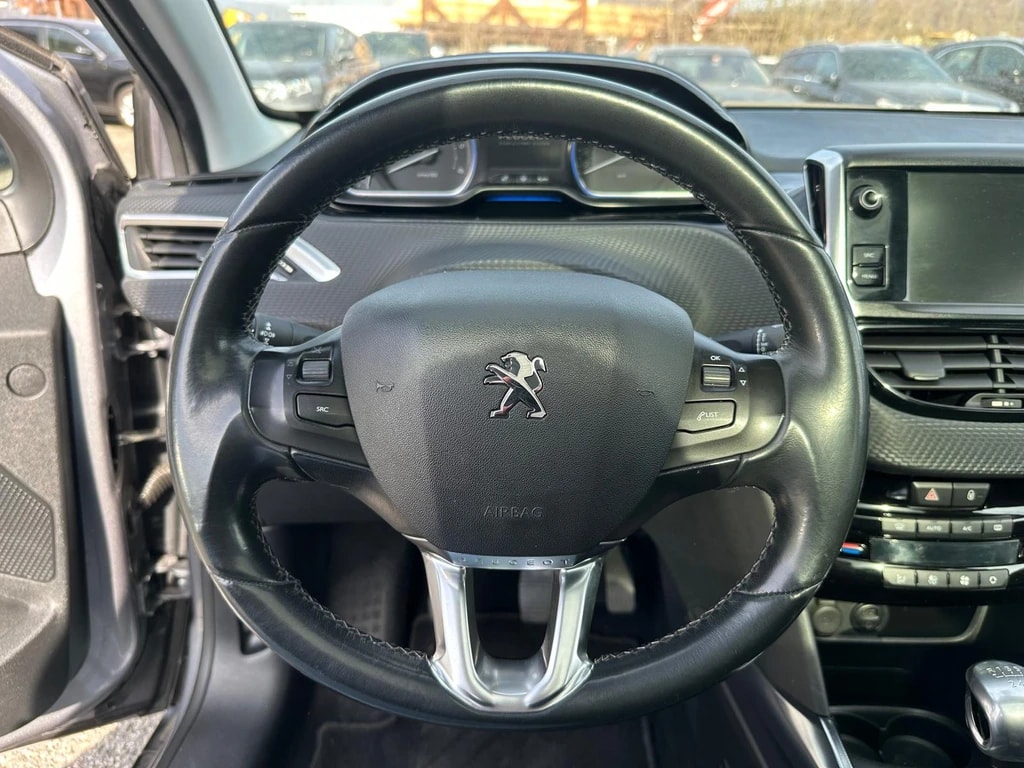 PEUGEOT 2008 1.6 e-HDi Allure-image-6