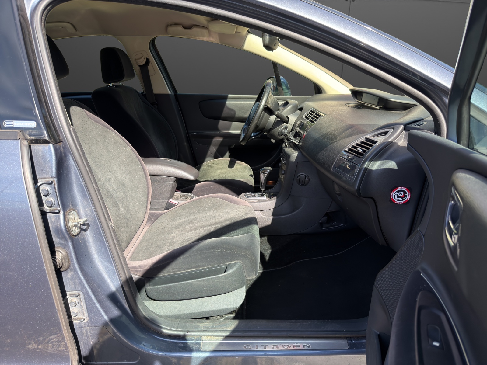 CITROEN C4 Berline 2.0i 16V Exclusive Automatic | 140 PS | Frisch ab MFK-image-8