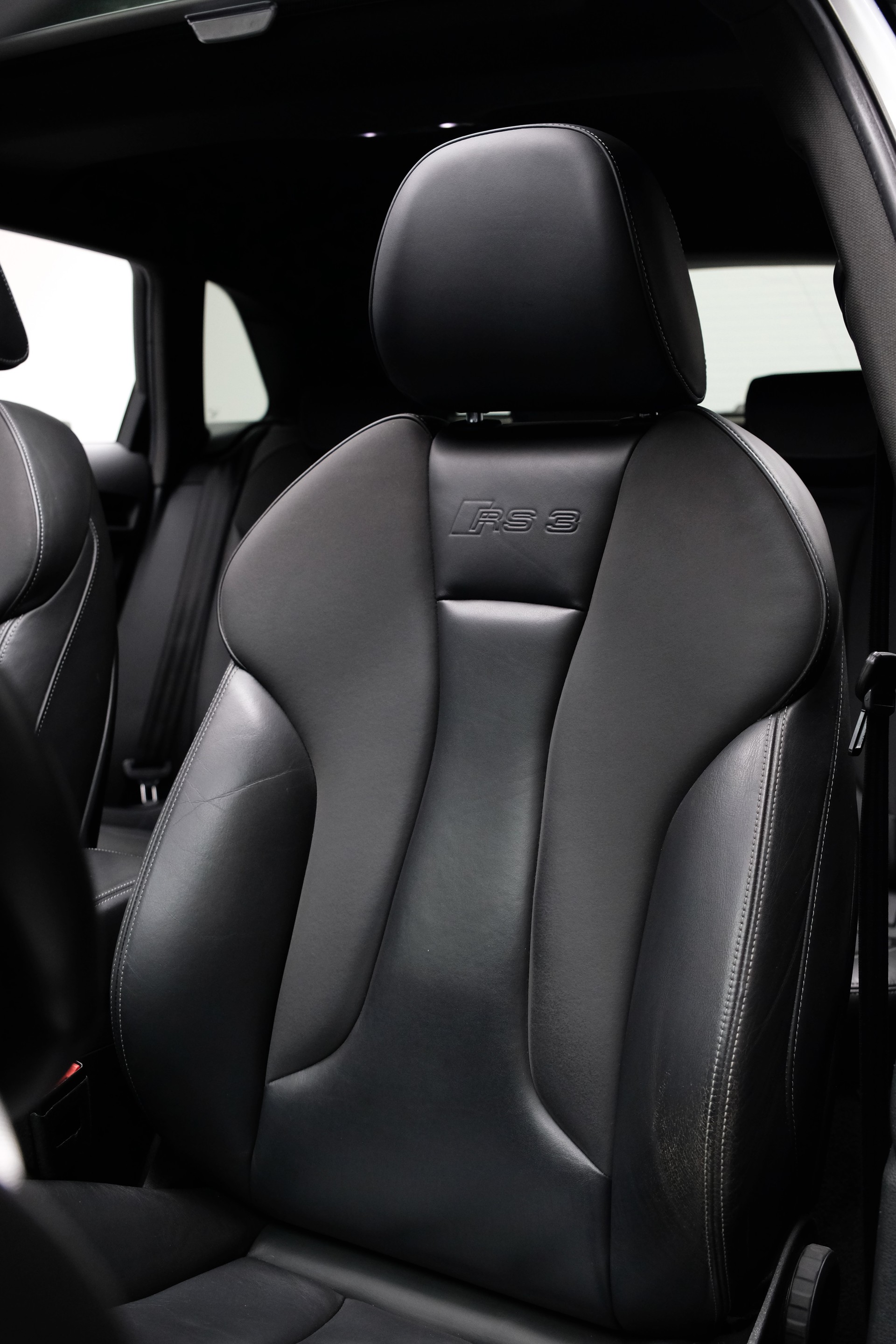 AUDI RS3 2.5 TSI quattro S-tronic-image-12