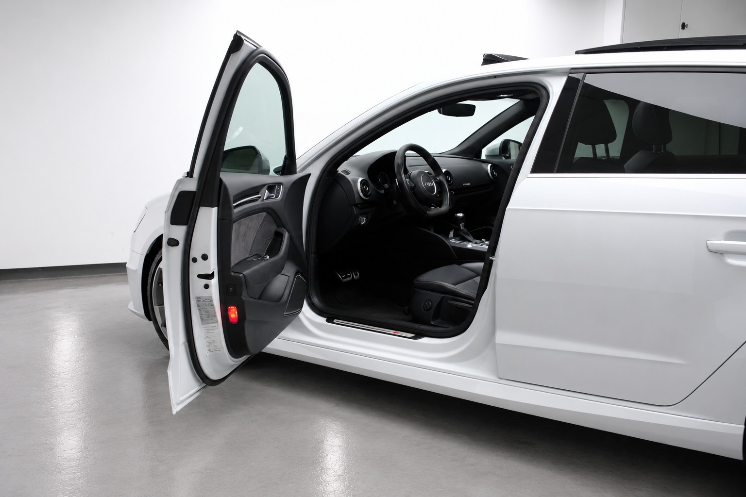 AUDI RS3 2.5 TSI quattro S-tronic-image-11