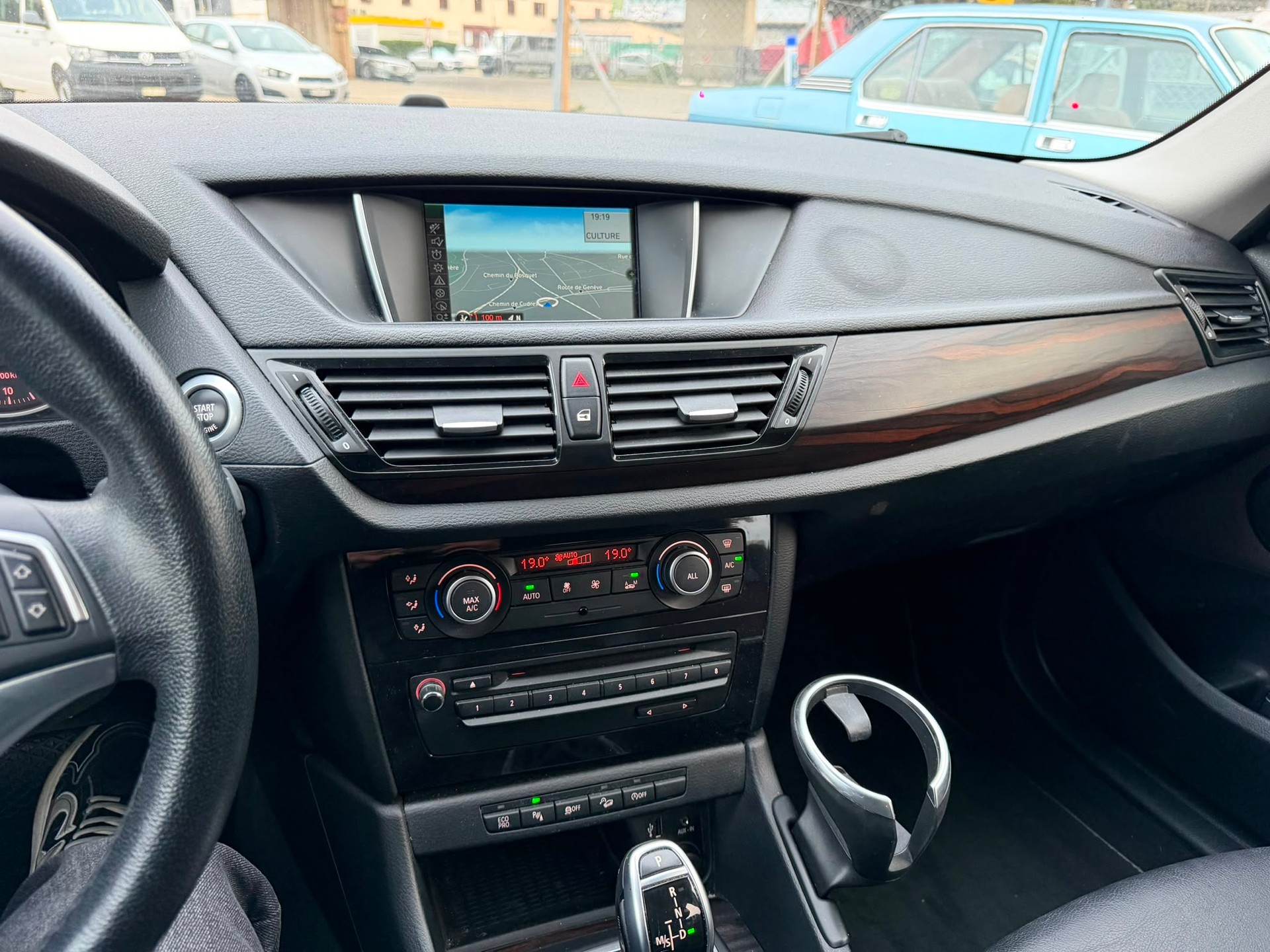 BMW X1 xDrive 20d Sport Line Steptronic garantie 2 ans-image-11