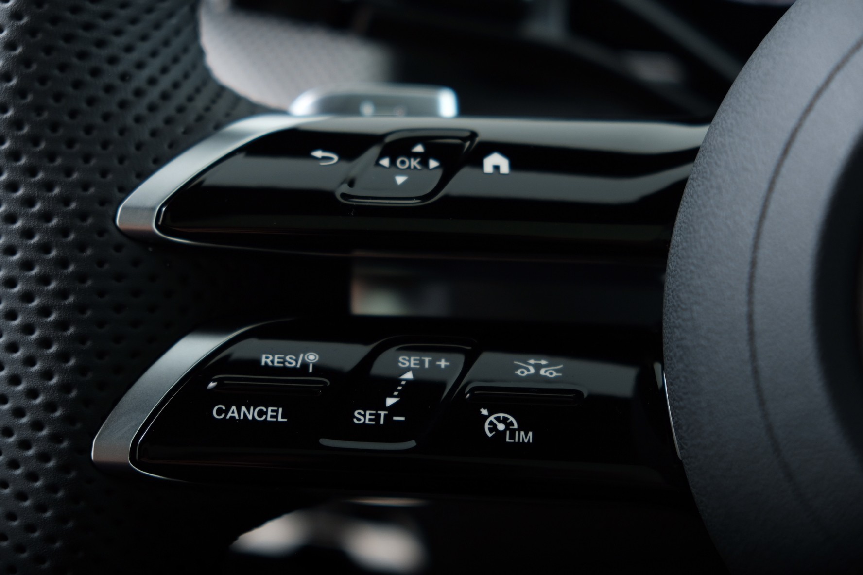 MERCEDES-BENZ GLC 300 e EQ Star AMG Line 4matic X254-image-6