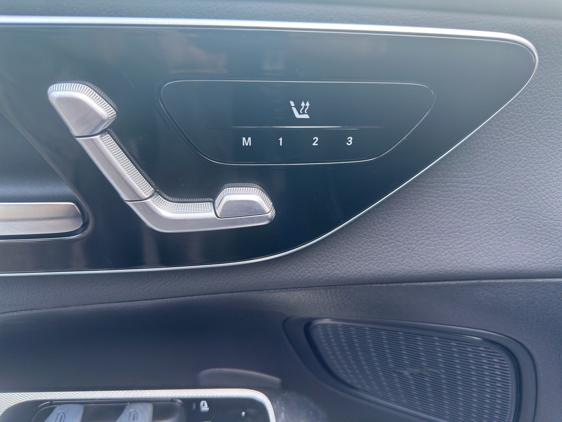 MERCEDES-BENZ GLC 300 d 4Matic 9G-Tronic AMG Line-image-10