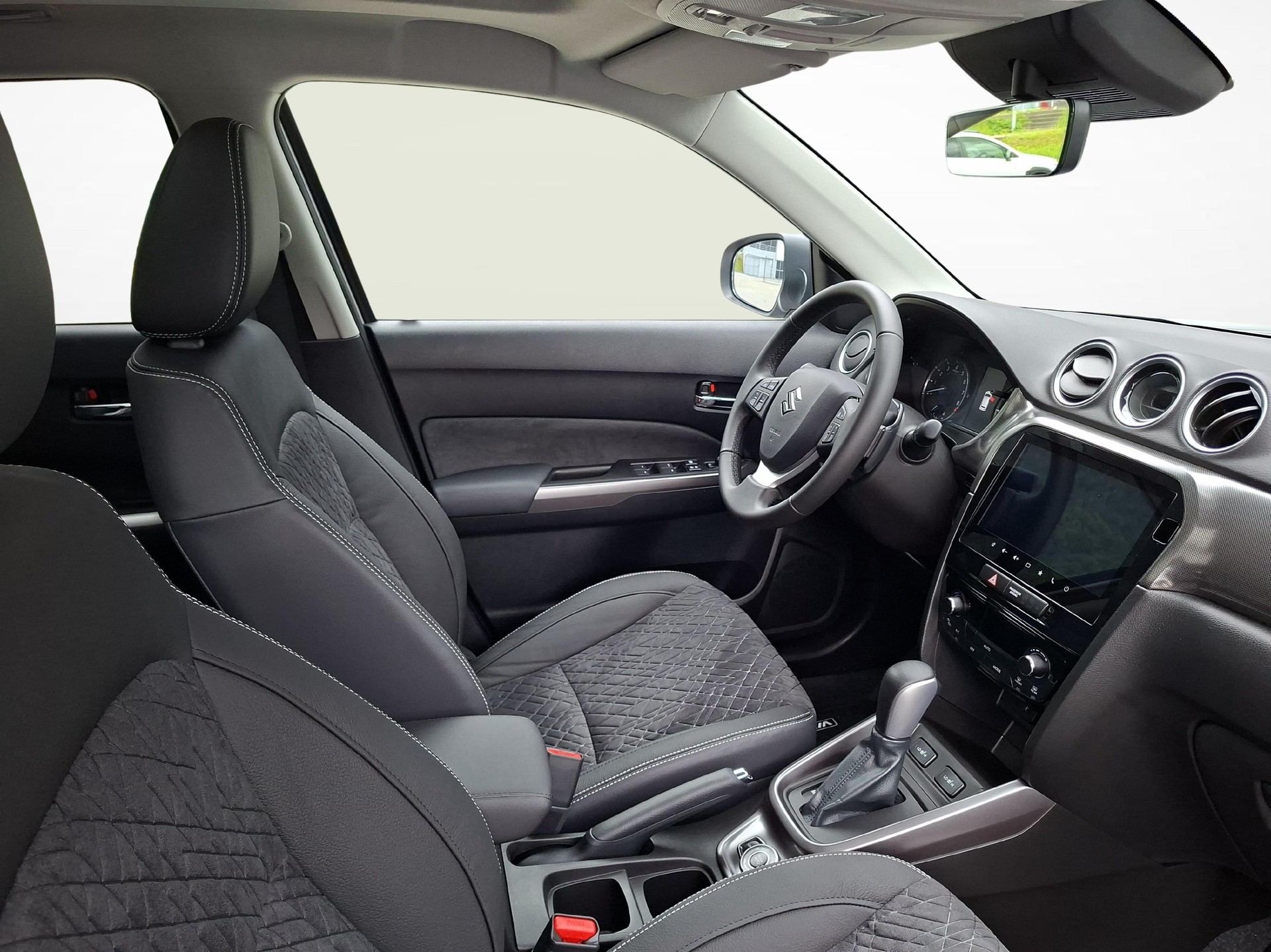 SUZUKI Vitara 1.4 T Compact Top Hybrid 4x4 / 1.99% Leasing-image-9