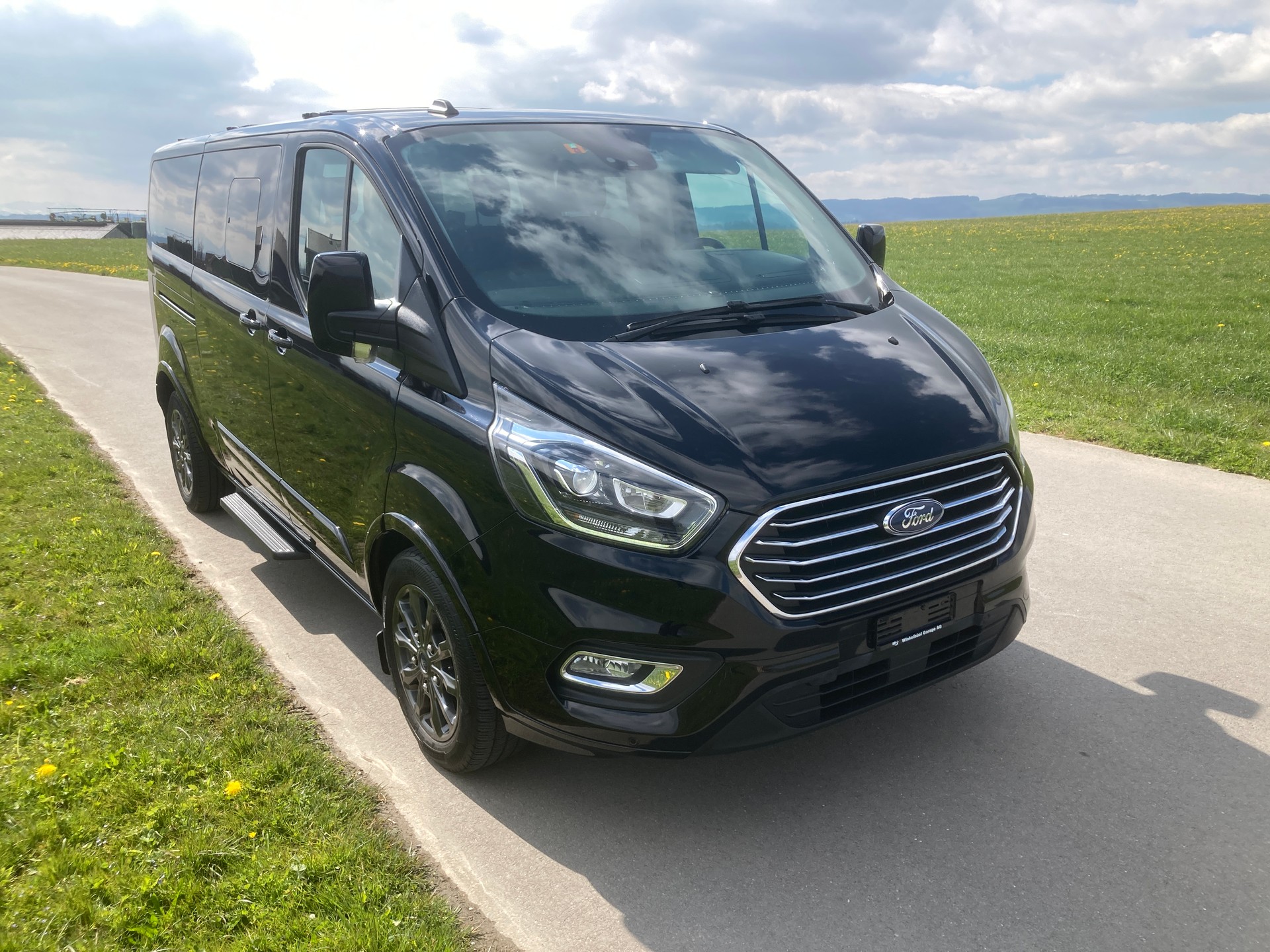 FORD Tourneo Custom 320 L2H1 Titanium X A mit Anhängerkupplung-image-1