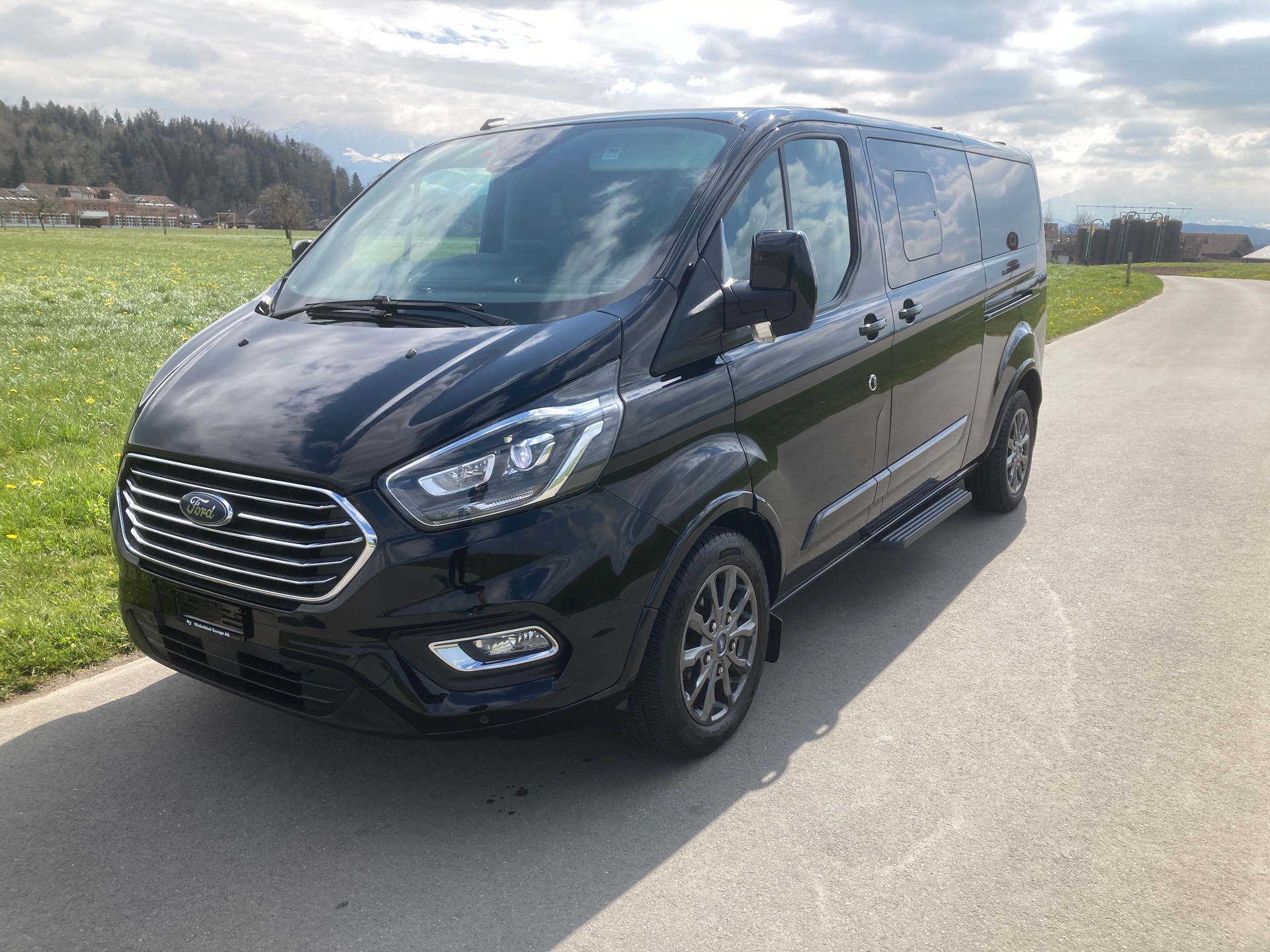 FORD Tourneo Custom 320 L2H1 Titanium X A mit Anhängerkupplung-image-0