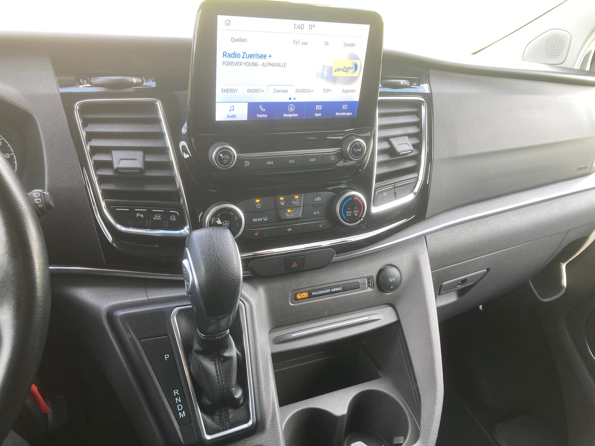 FORD Tourneo Custom 320 L2H1 Titanium X A mit Anhängerkupplung-image-11