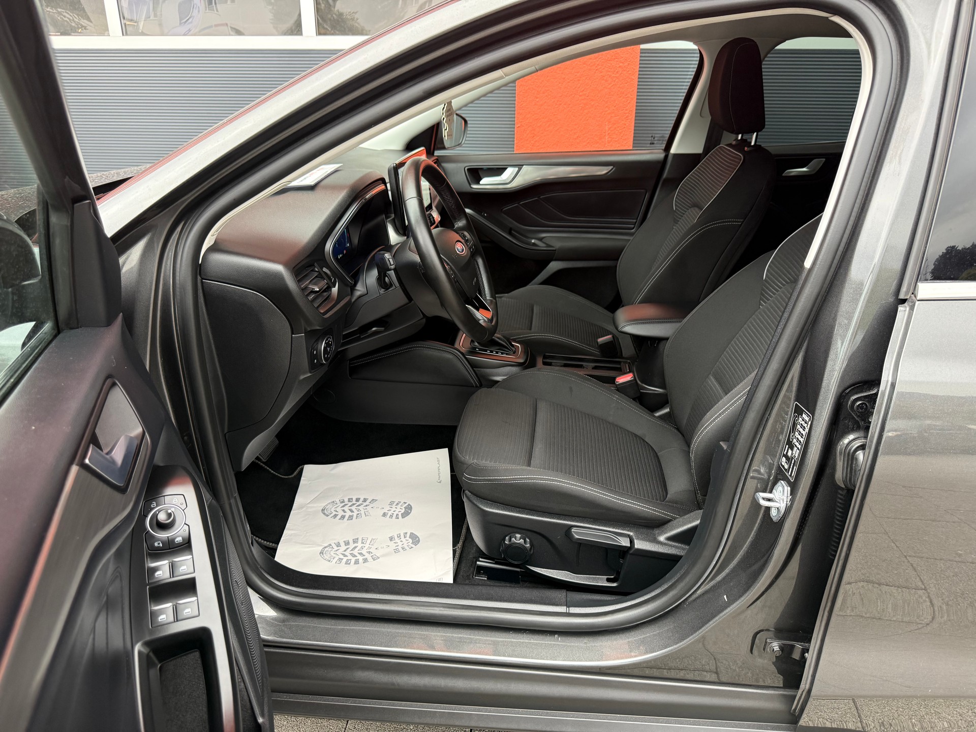 FORD Focus 1.0 MHEV Titanium X Automat-image-10
