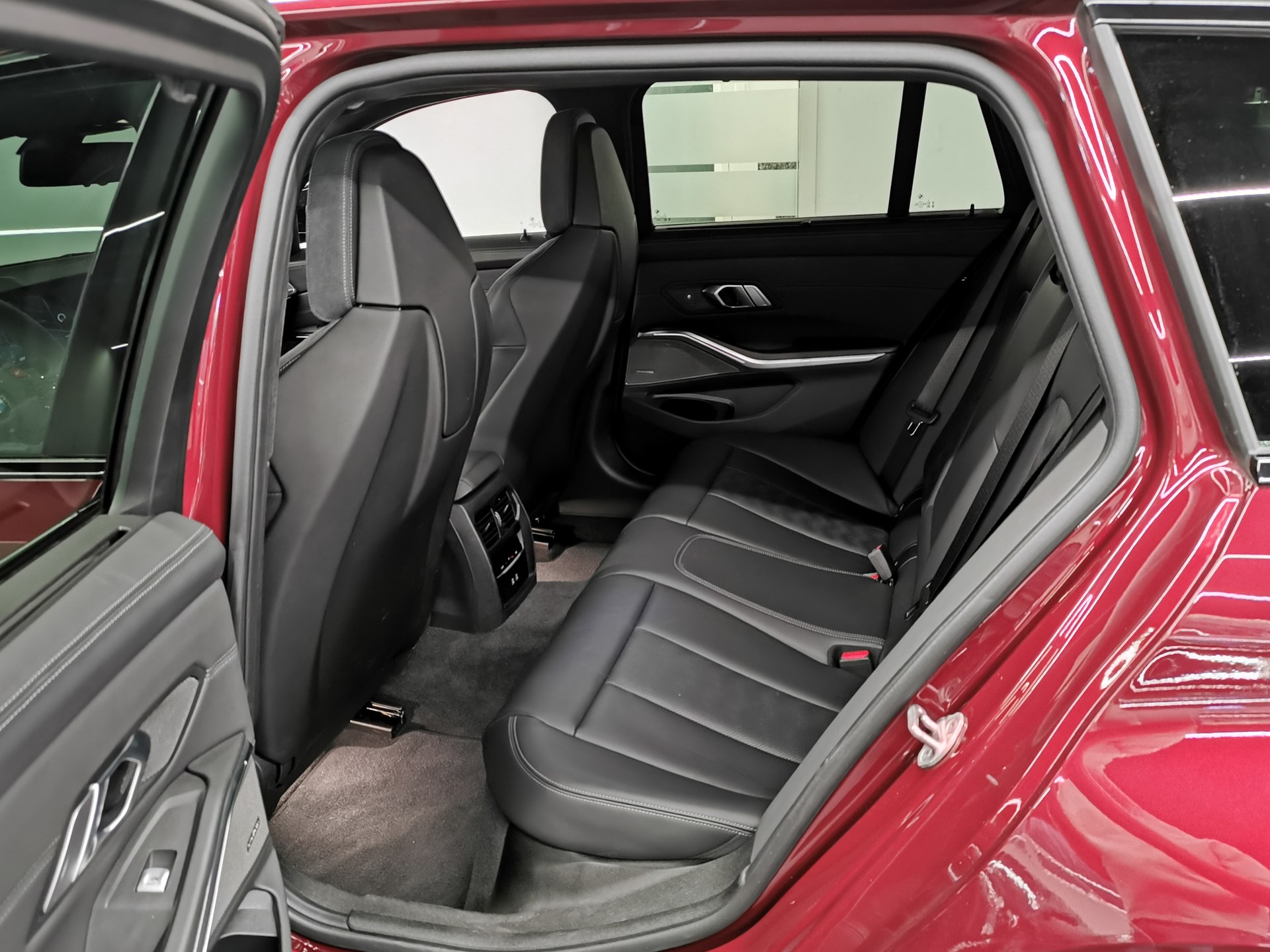 BMW M3 Touring xDrive Competition M Individual AVENTURINROT-image-14
