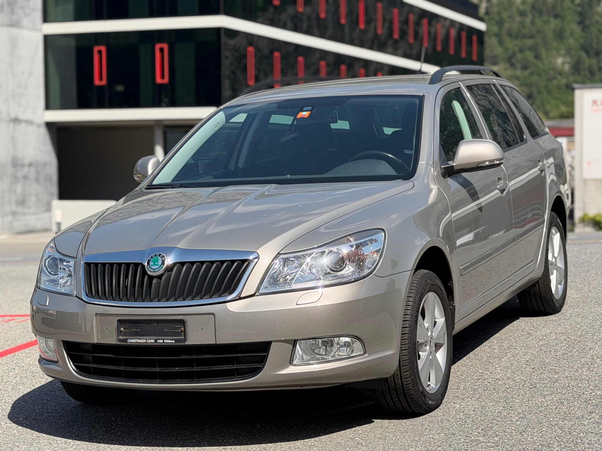 SKODA Octavia Combi 1.8 TSI Adventure 4x4-image-5