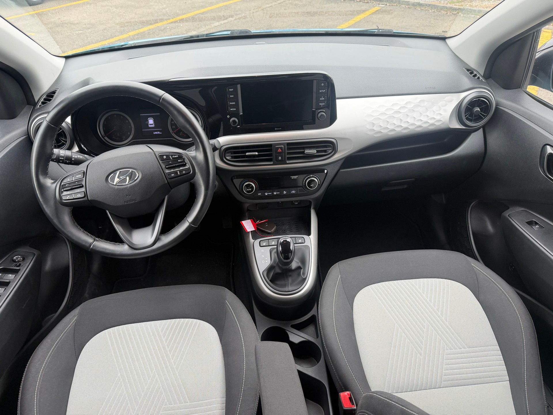 HYUNDAI i10 1.2 Launch Plus Automat-image-10