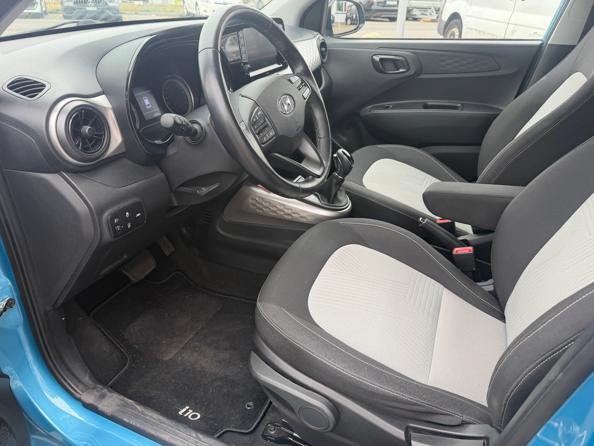 HYUNDAI i10 1.2 Launch Plus Automat-image-11