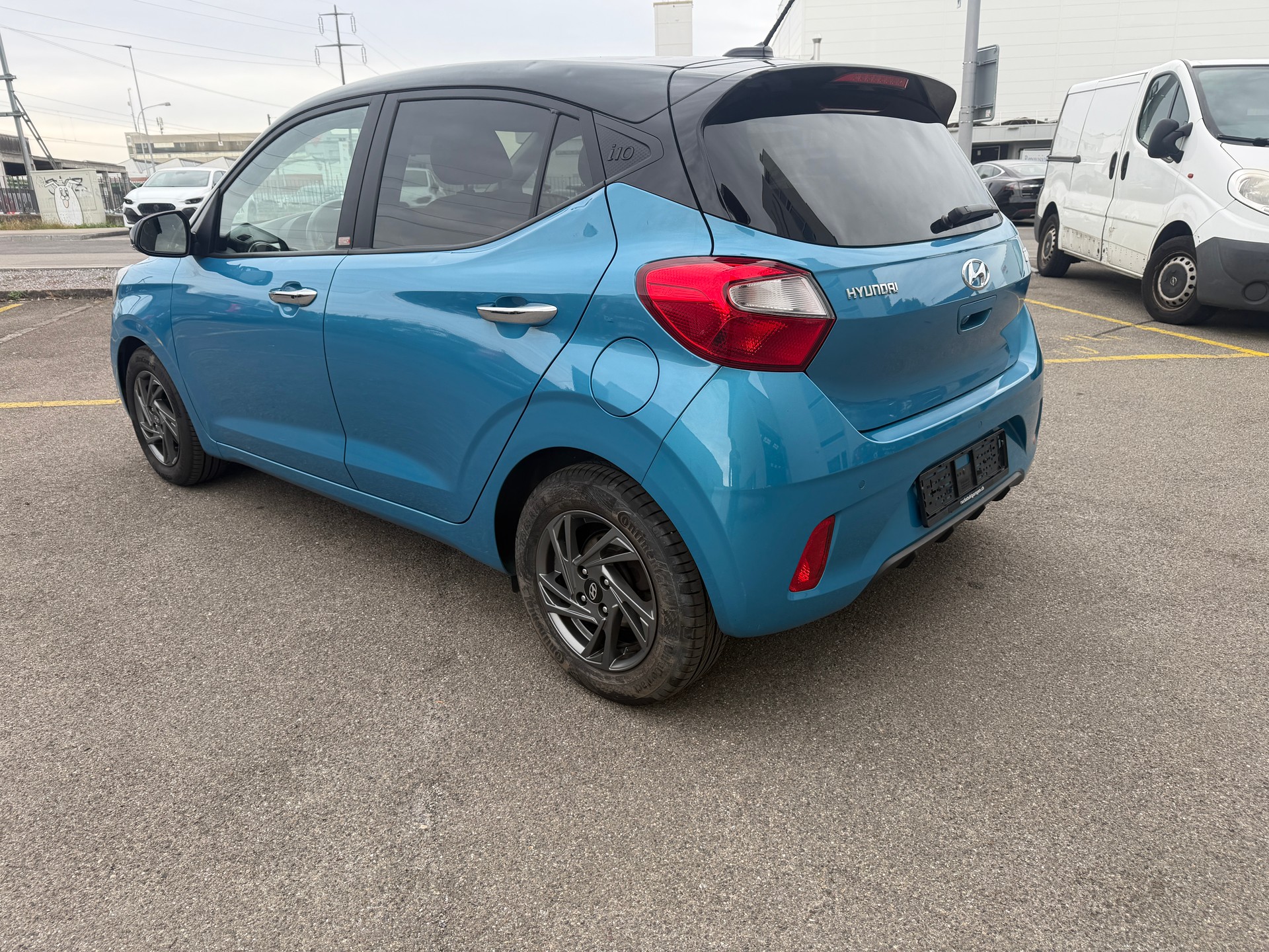 HYUNDAI i10 1.2 Launch Plus Automat-image-3