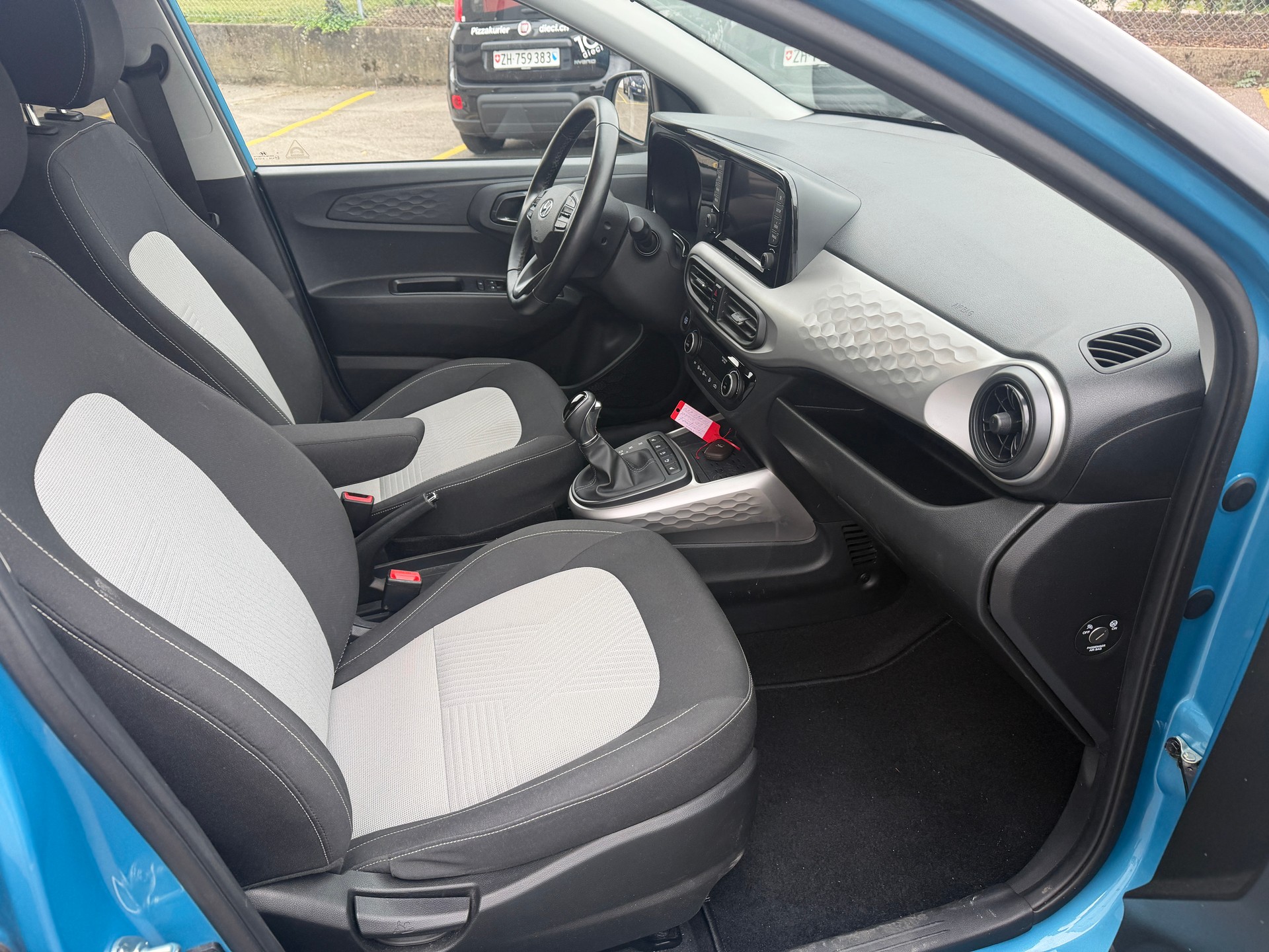 HYUNDAI i10 1.2 Launch Plus Automat-image-12