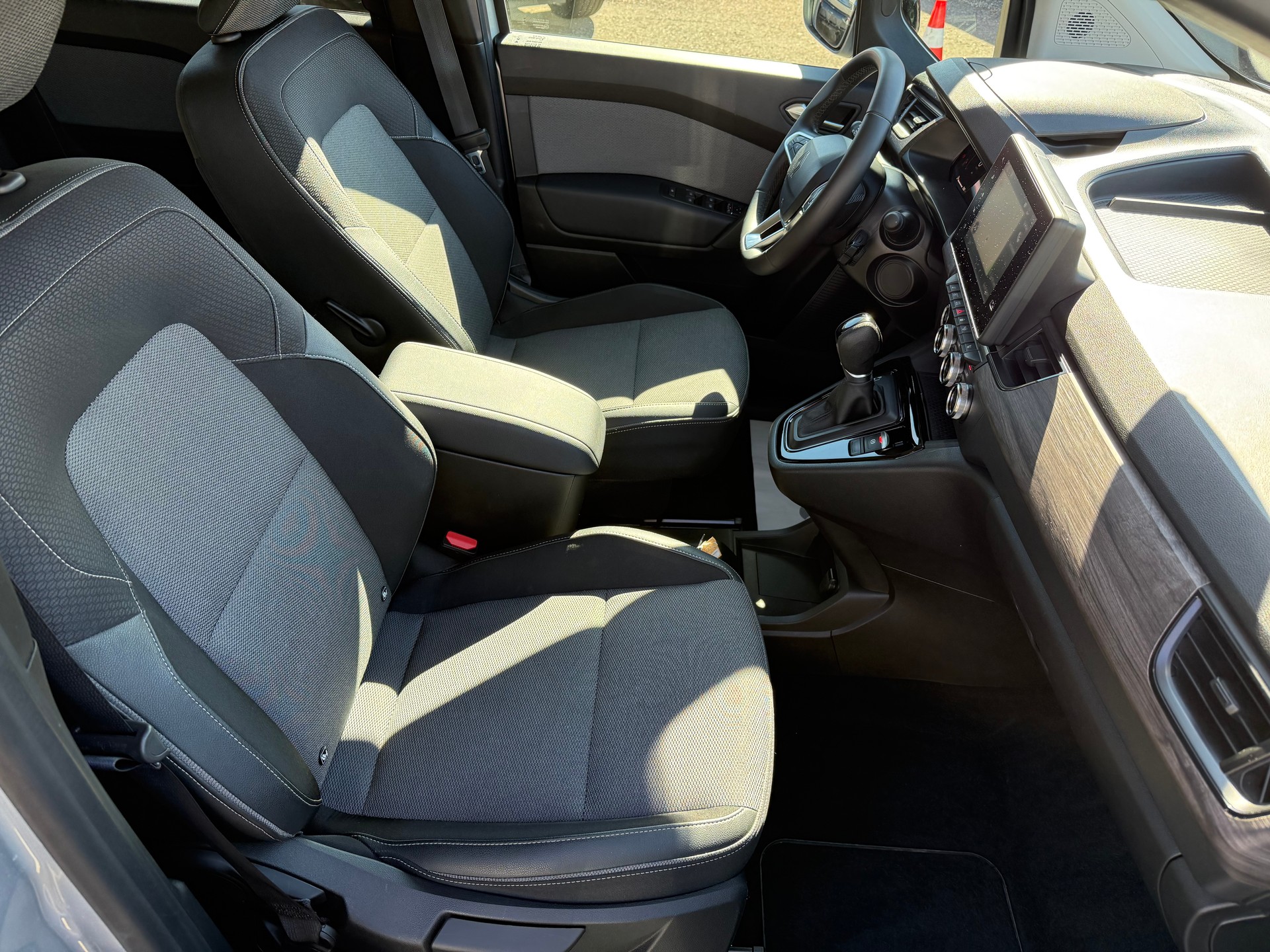 RENAULT Kangoo 1.3 TCe 130 PF Techno EDC-image-10