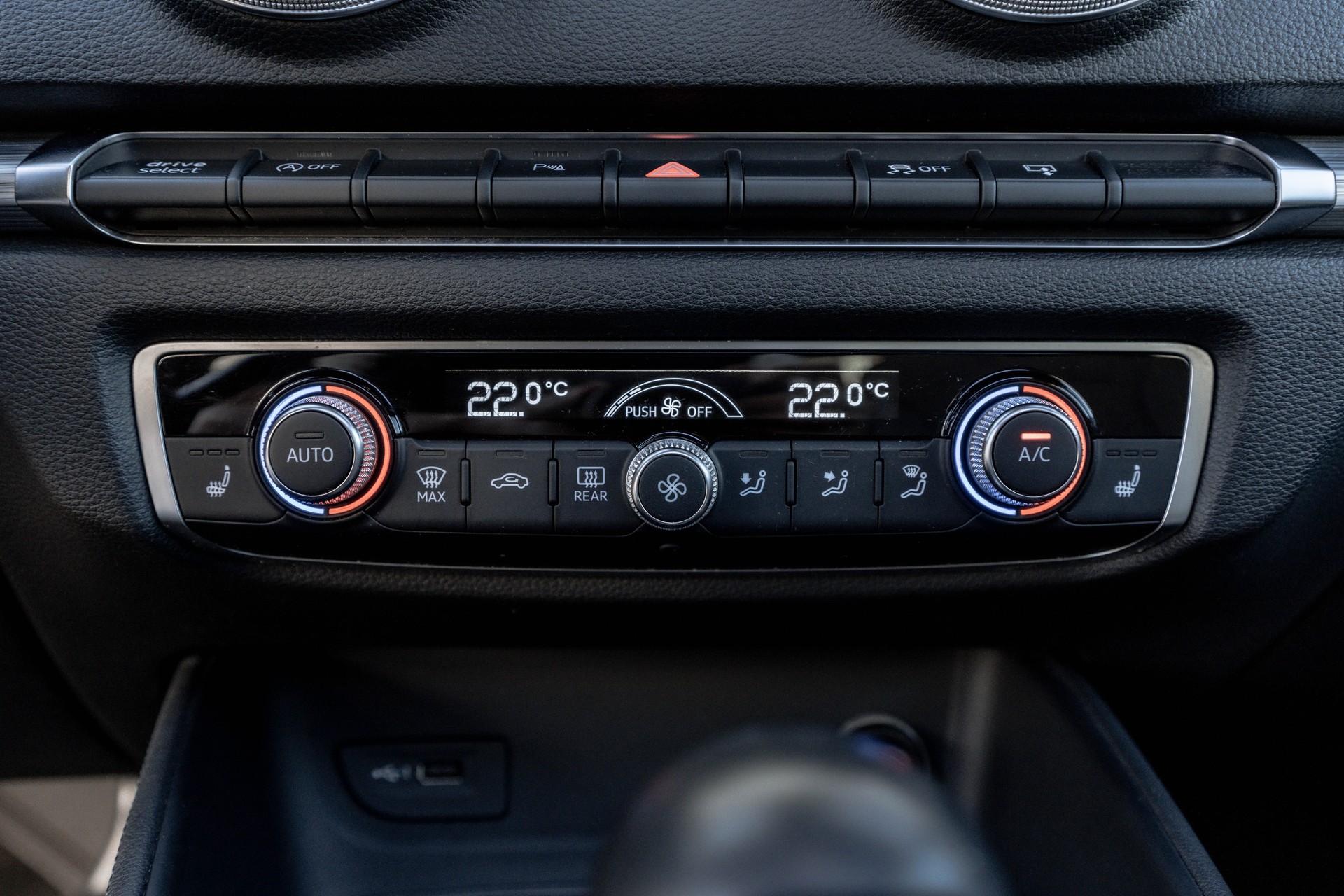 AUDI A3 Sportback 2.0 TDI Design S-tronic quattro * FRISCH AB MFK * TRAUMHAFTE AUSSTATTUNG *-image-29