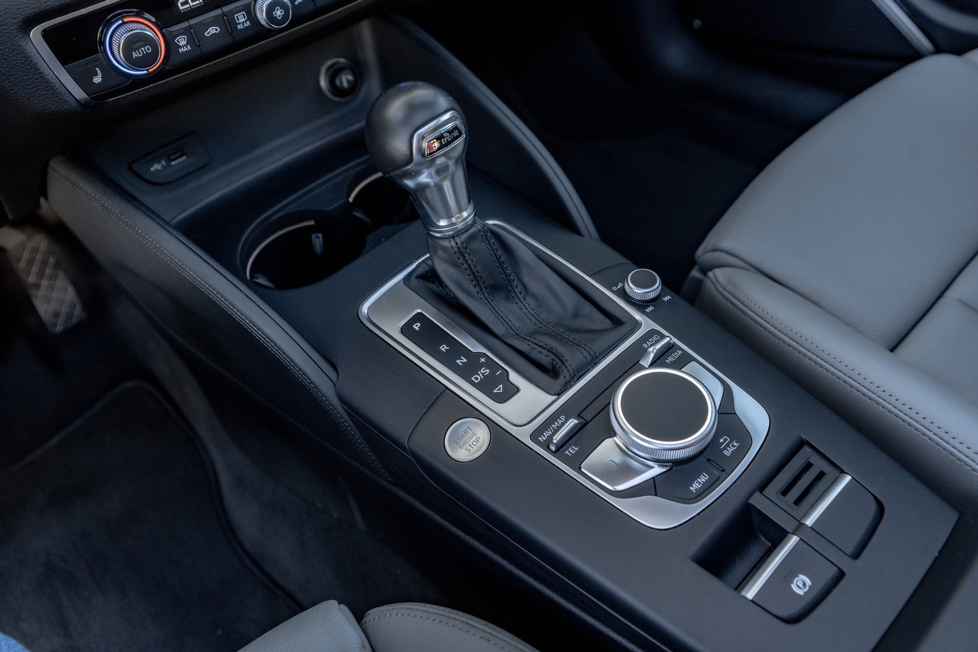 AUDI A3 Sportback 2.0 TDI Design S-tronic quattro * FRISCH AB MFK * TRAUMHAFTE AUSSTATTUNG *-image-27