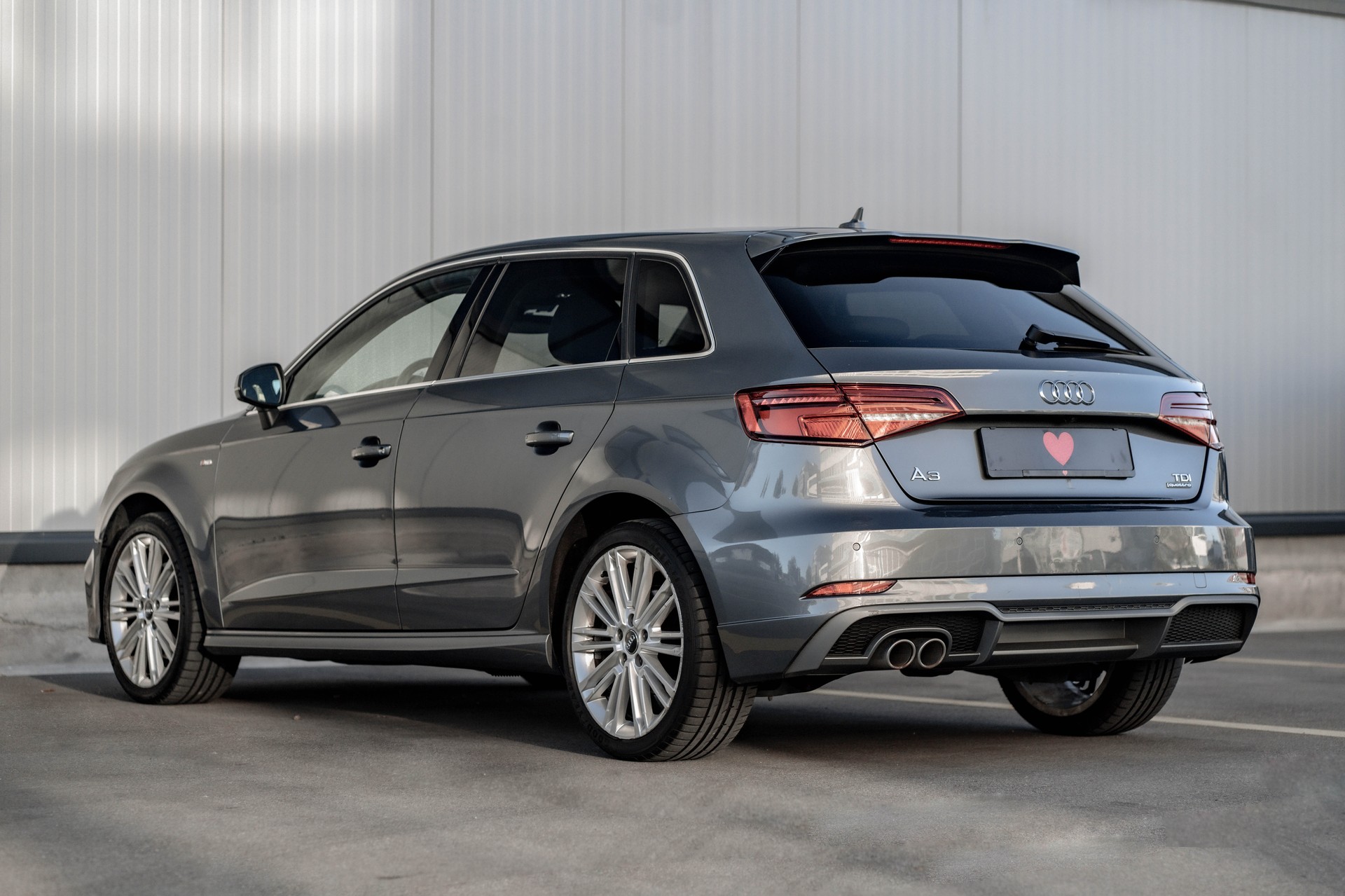 AUDI A3 Sportback 2.0 TDI Design S-tronic quattro * FRISCH AB MFK * TRAUMHAFTE AUSSTATTUNG *-image-4