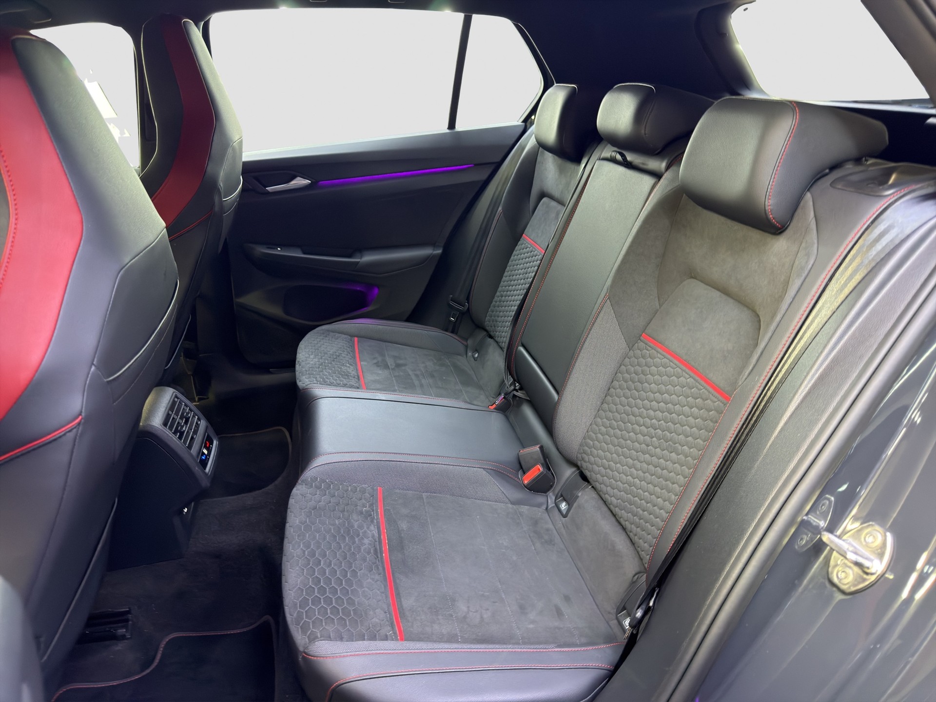 VW Golf 2.0 TSI GTI Clubsport DSG - FACELIFT-image-8