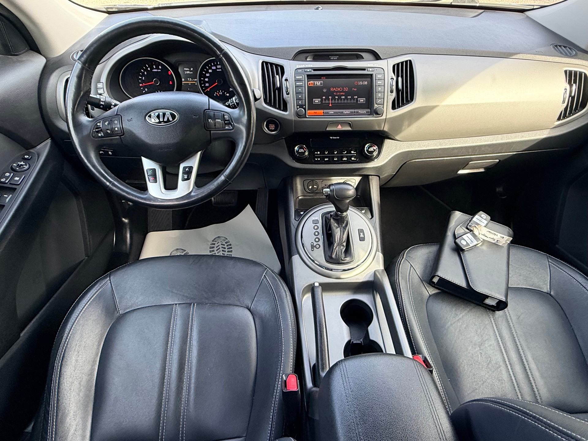 KIA Sportage 2.0 CRDi Style 4WD Automatic-image-13