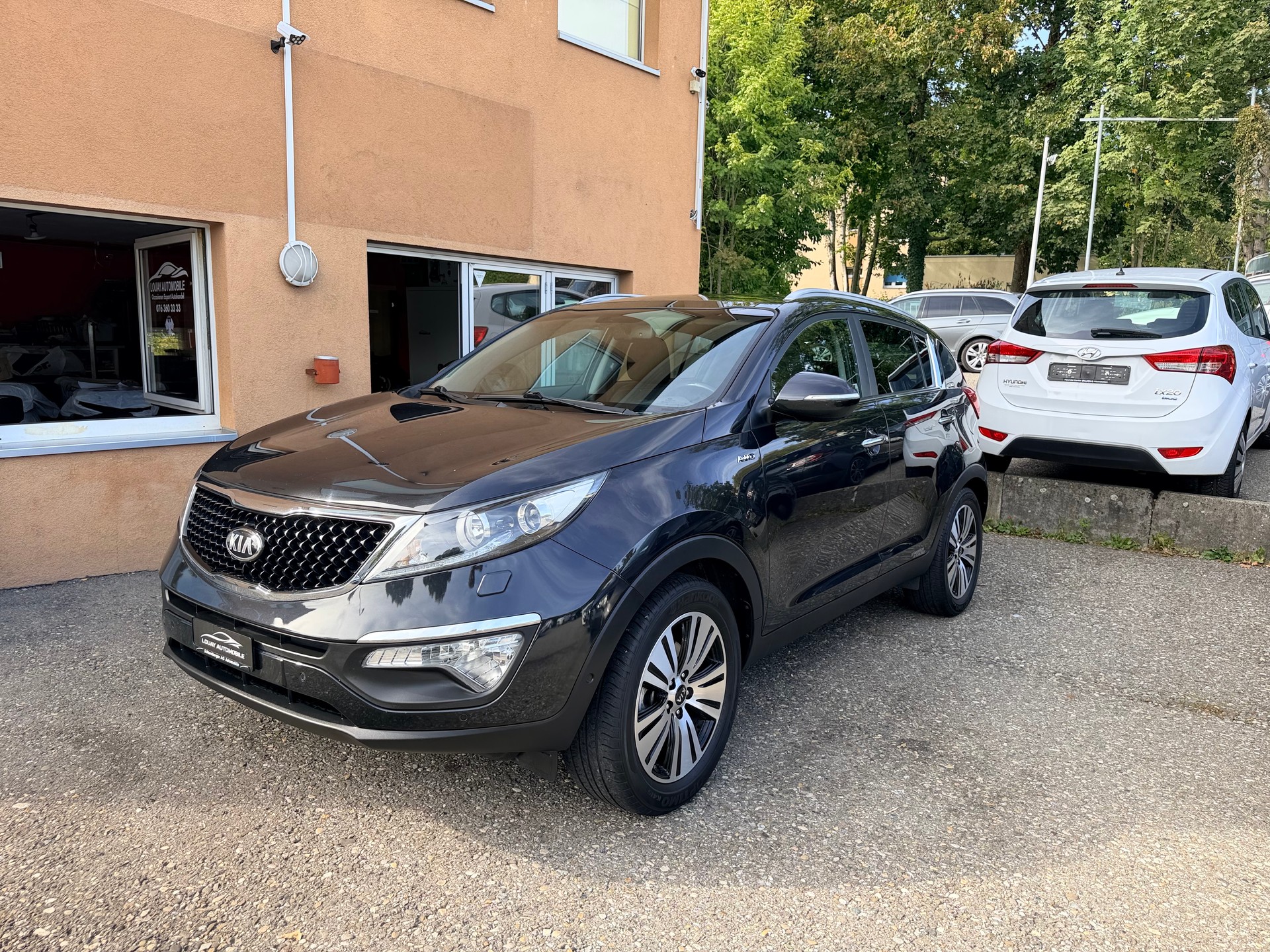 KIA Sportage 2.0 CRDi Style 4WD Automatic-image-3
