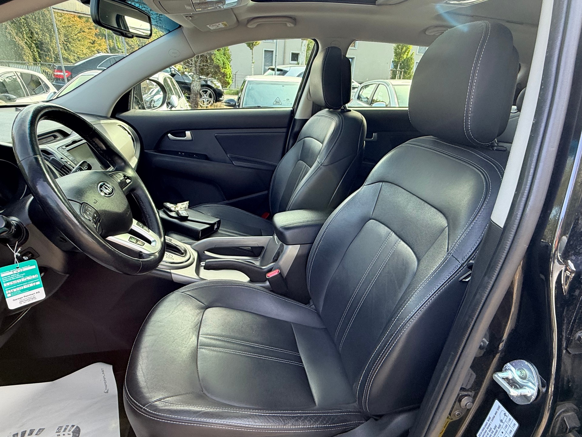 KIA Sportage 2.0 CRDi Style 4WD Automatic-image-15