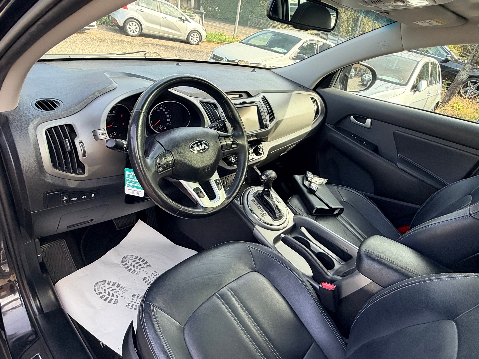 KIA Sportage 2.0 CRDi Style 4WD Automatic-image-14