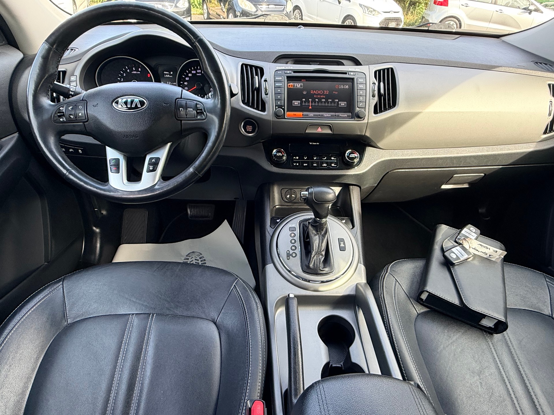 KIA Sportage 2.0 CRDi Style 4WD Automatic-image-23