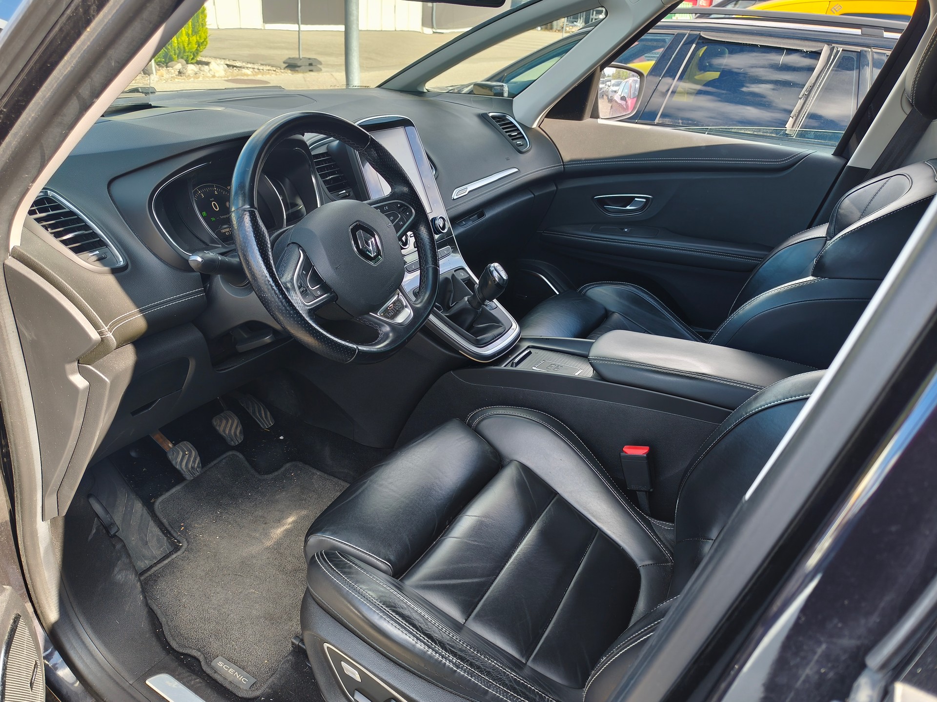 RENAULT Grand Scénic 1.2 16V Turbo Initiale Paris-image-4