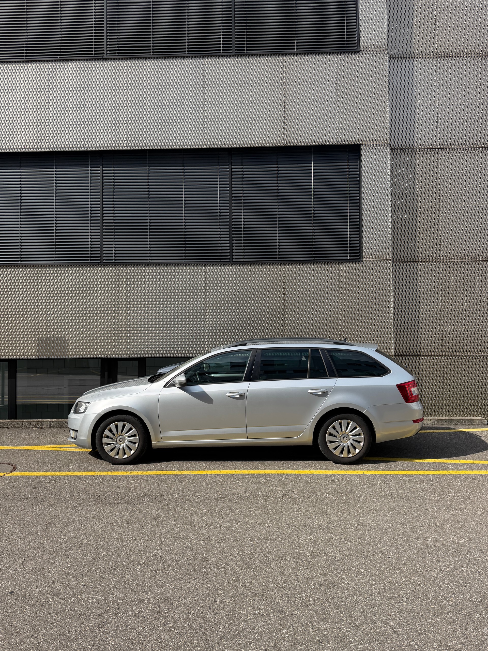 SKODA Octavia Combi 1.6 TDI Ambition DSG-image-1