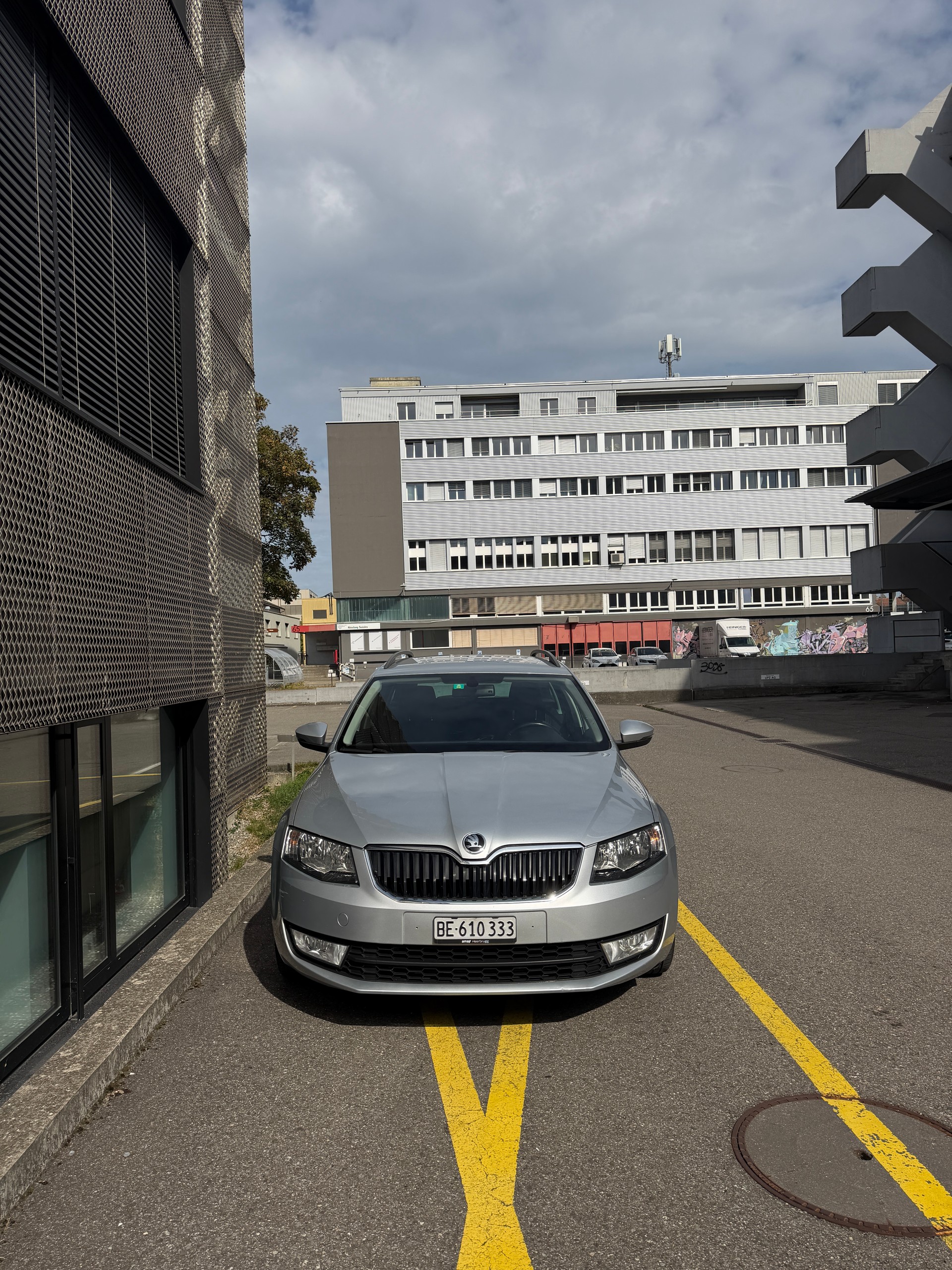 SKODA Octavia Combi 1.6 TDI Ambition DSG-image-3