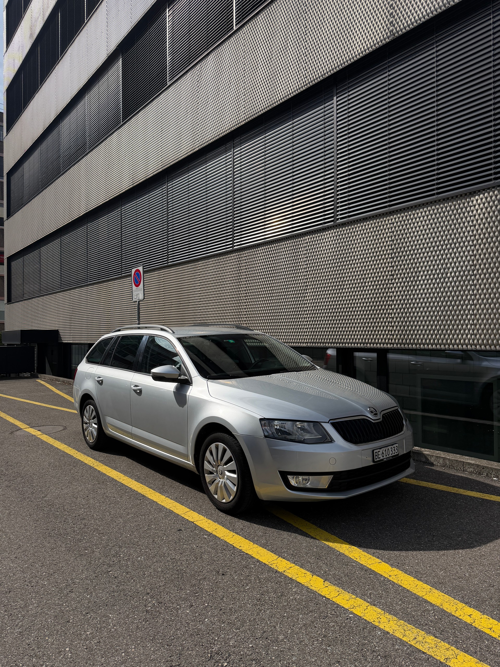 SKODA Octavia Combi 1.6 TDI Ambition DSG-image-6