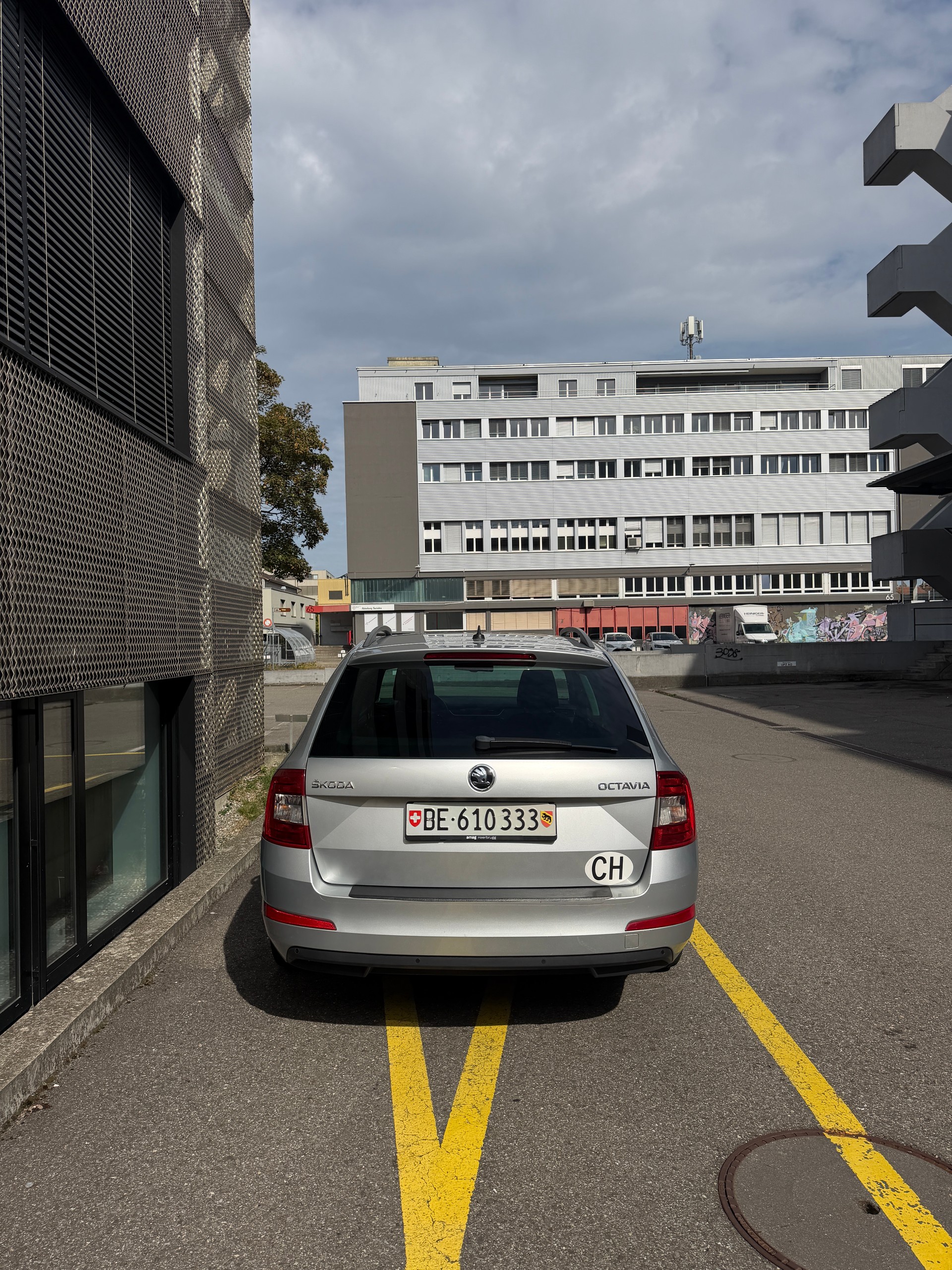 SKODA Octavia Combi 1.6 TDI Ambition DSG-image-7