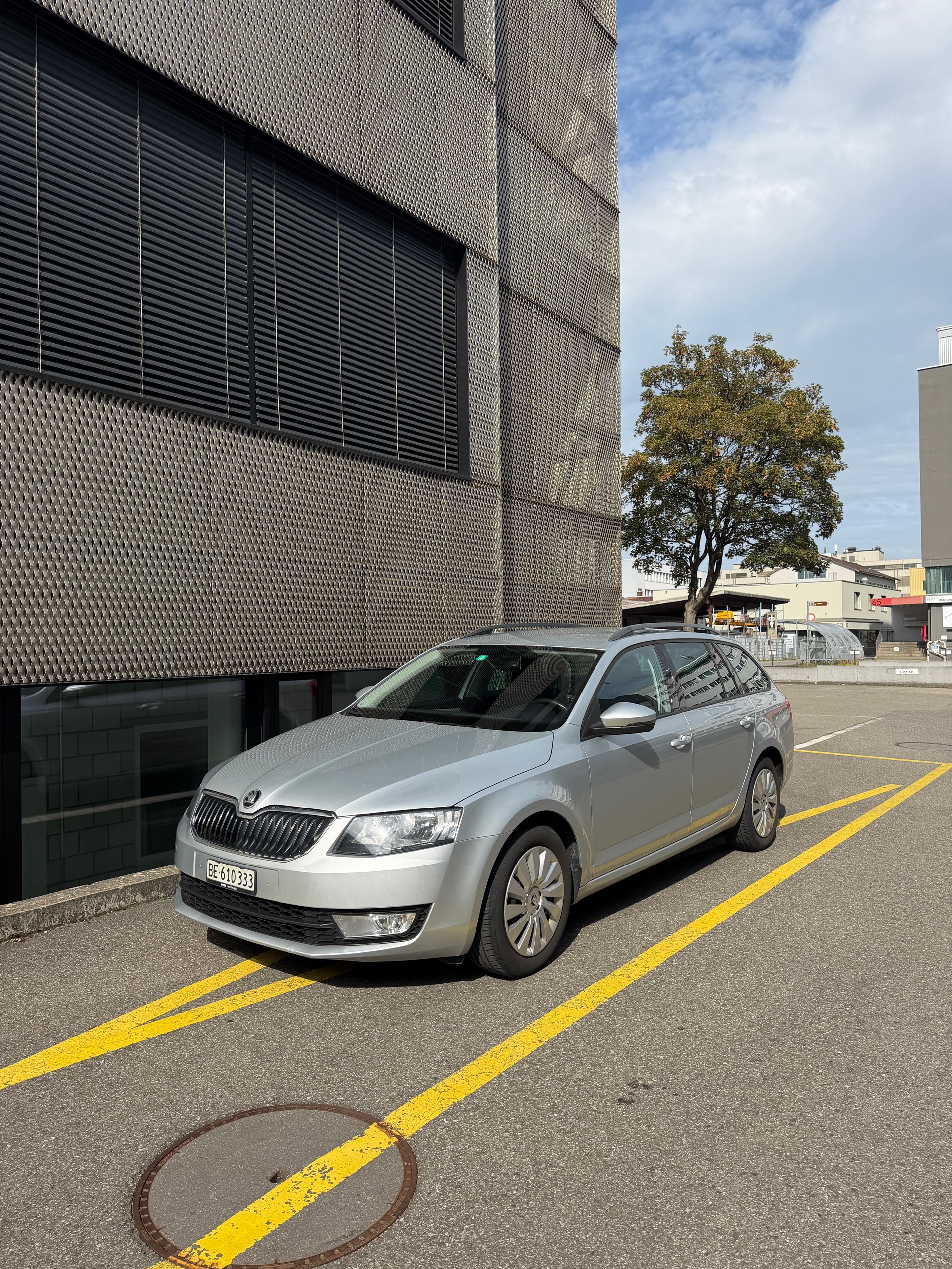 SKODA Octavia Combi 1.6 TDI Ambition DSG-image-2