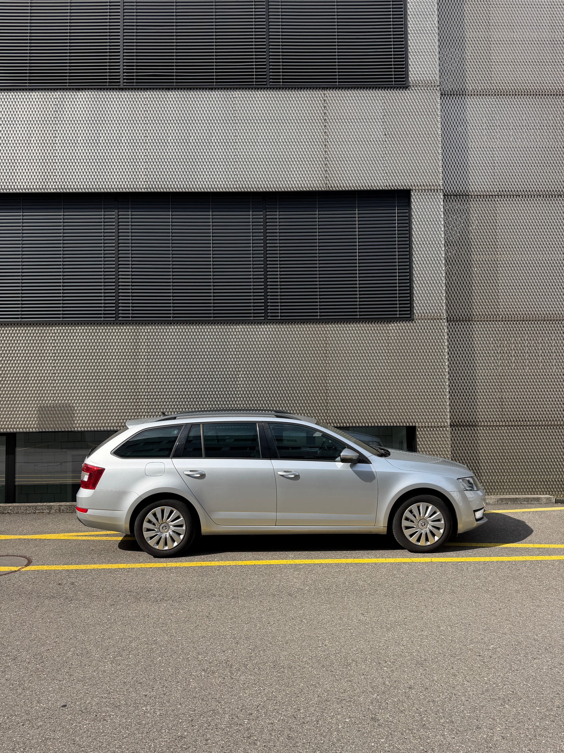 SKODA Octavia Combi 1.6 TDI Ambition DSG-image-5