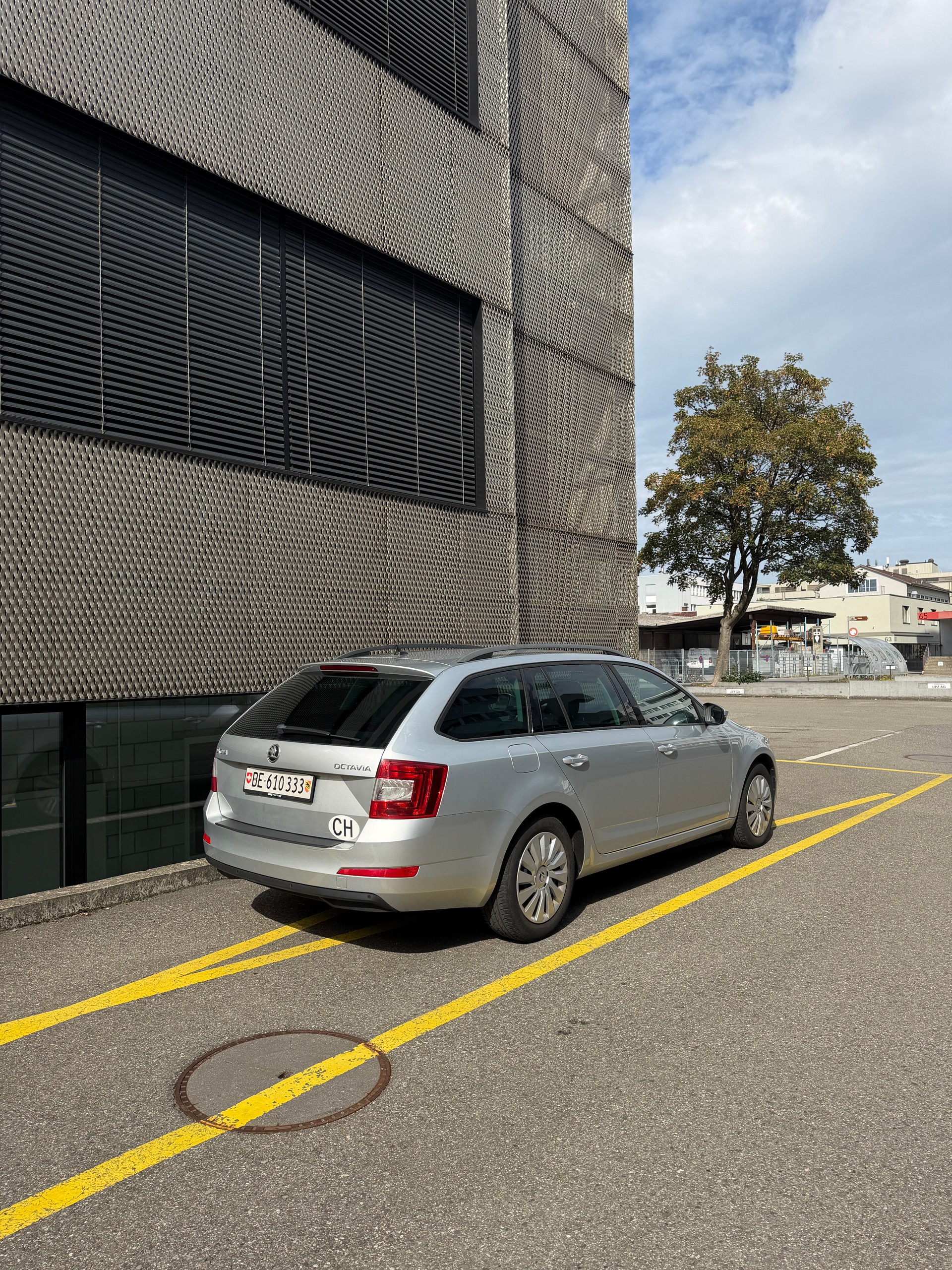 SKODA Octavia Combi 1.6 TDI Ambition DSG-image-4