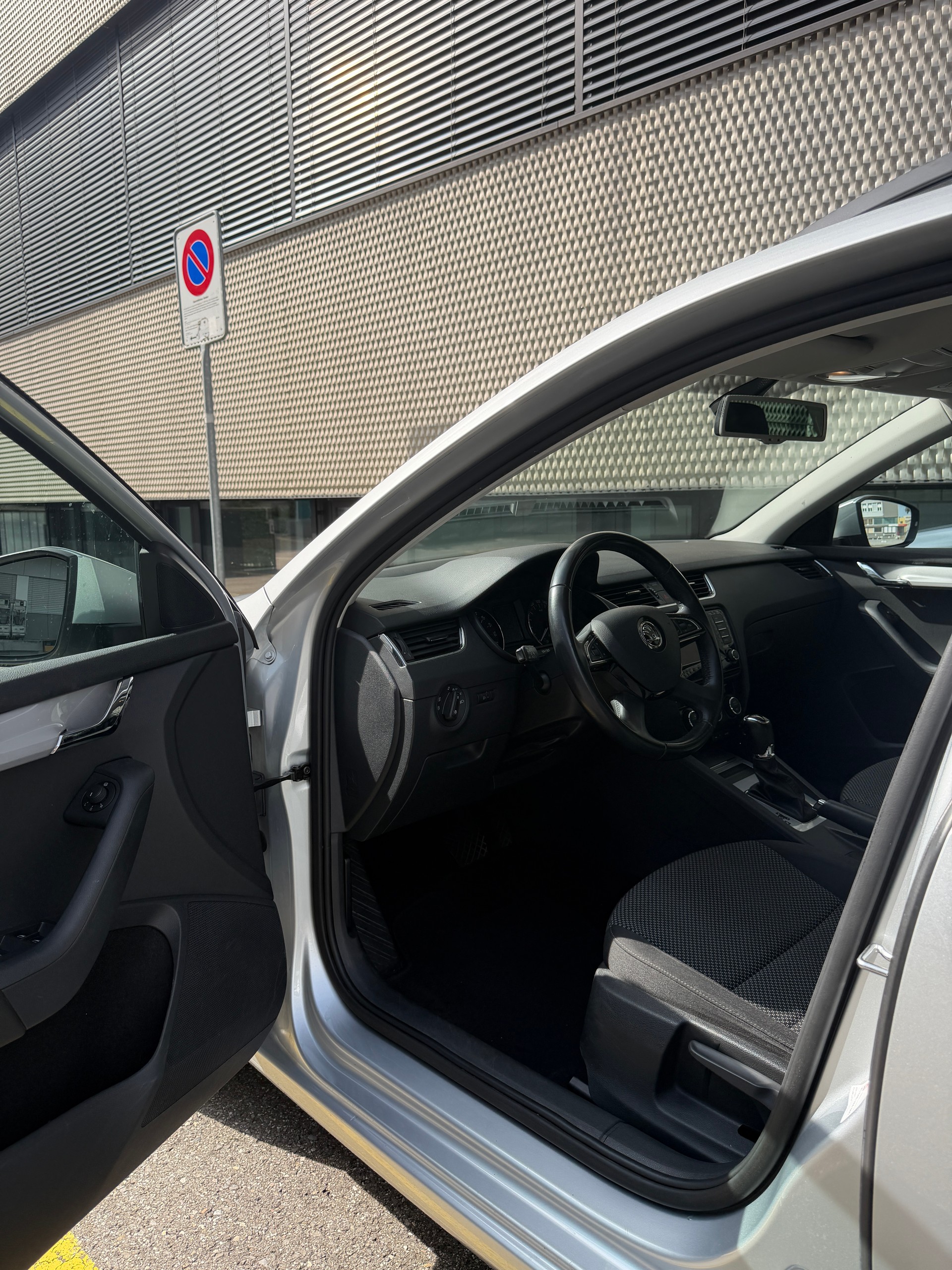 SKODA Octavia Combi 1.6 TDI Ambition DSG-image-10