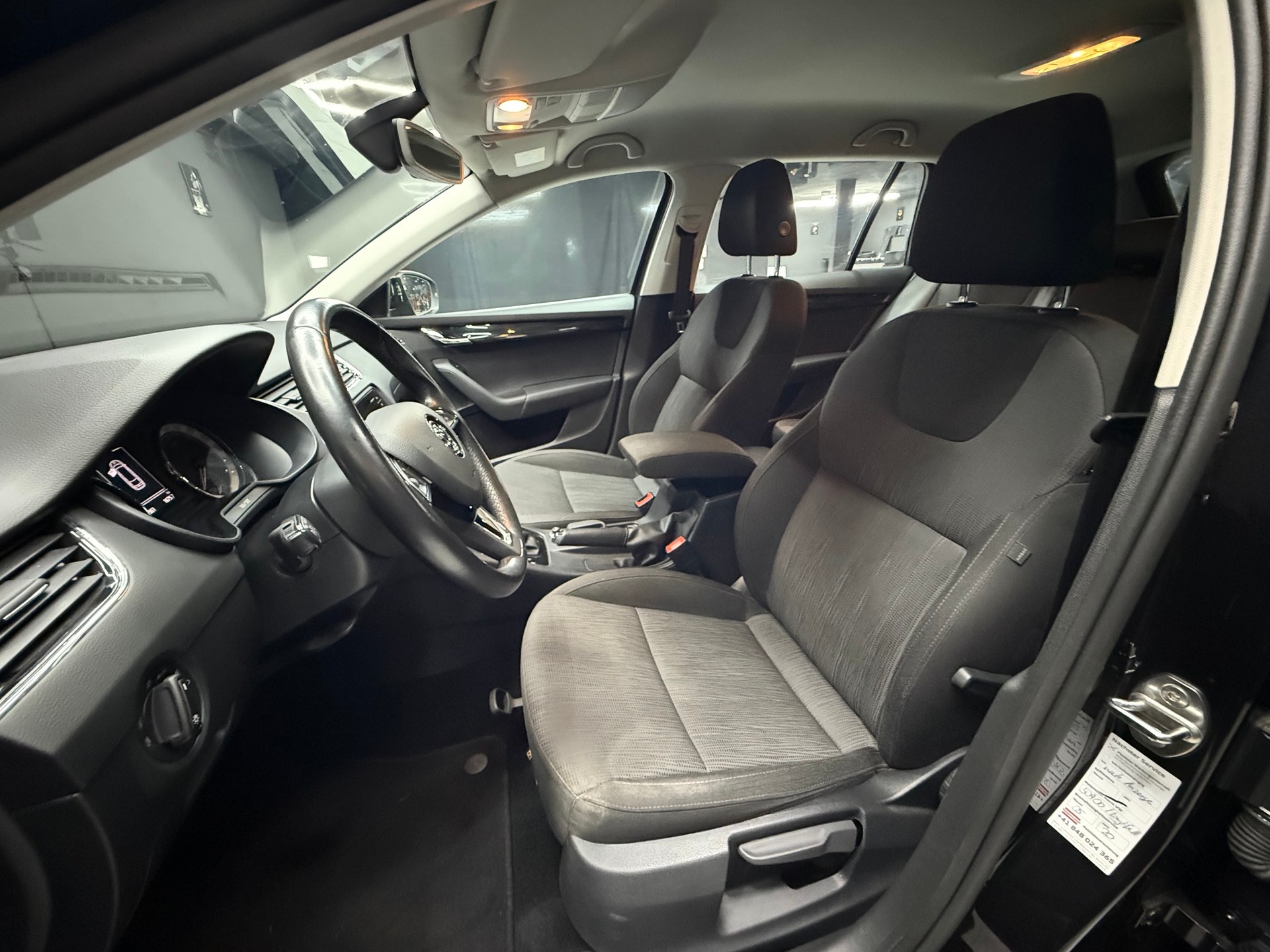 SKODA Octavia Combi 1.4 TSI Style DSG-image-14