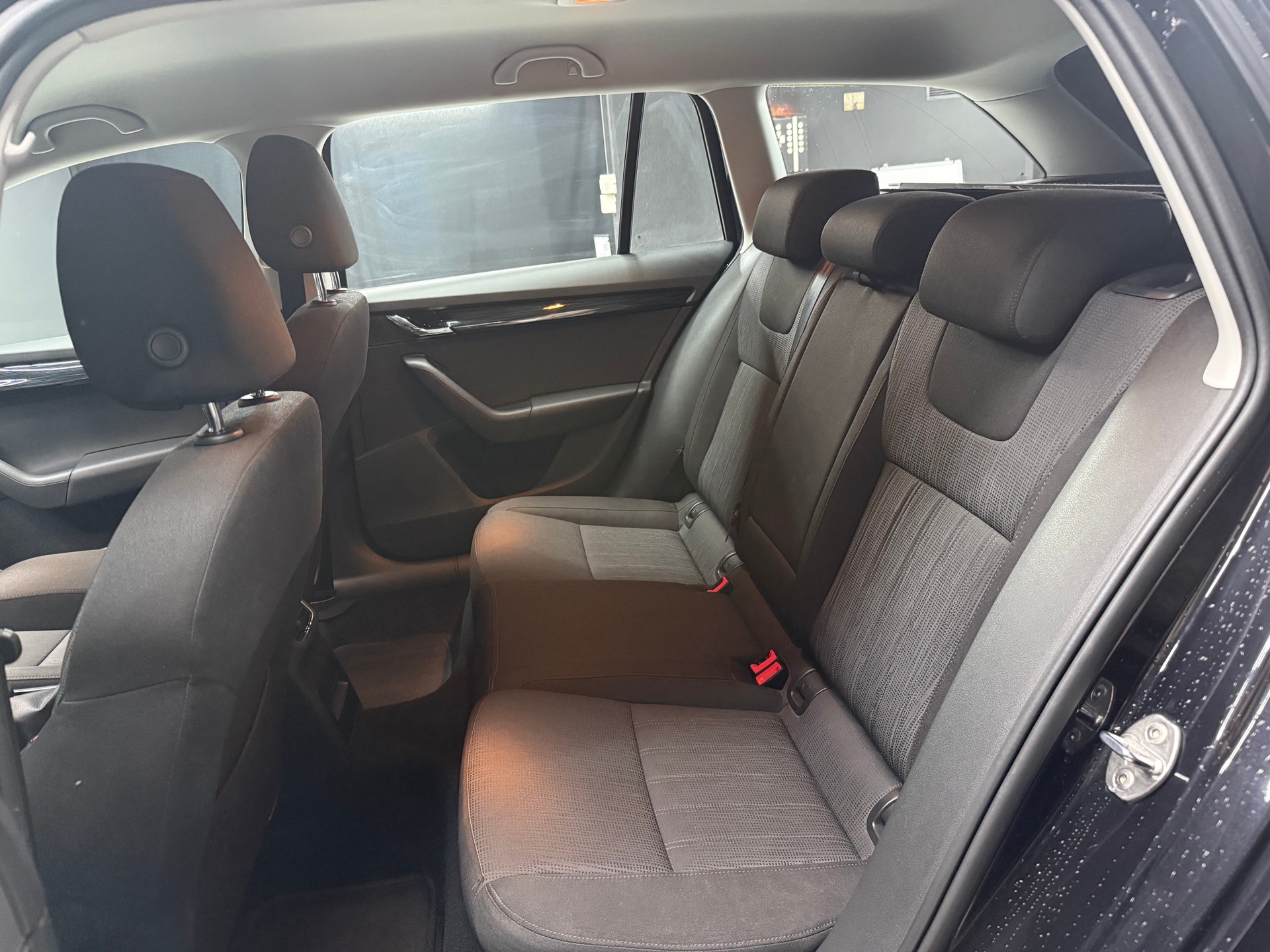 SKODA Octavia Combi 1.4 TSI Style DSG-image-8