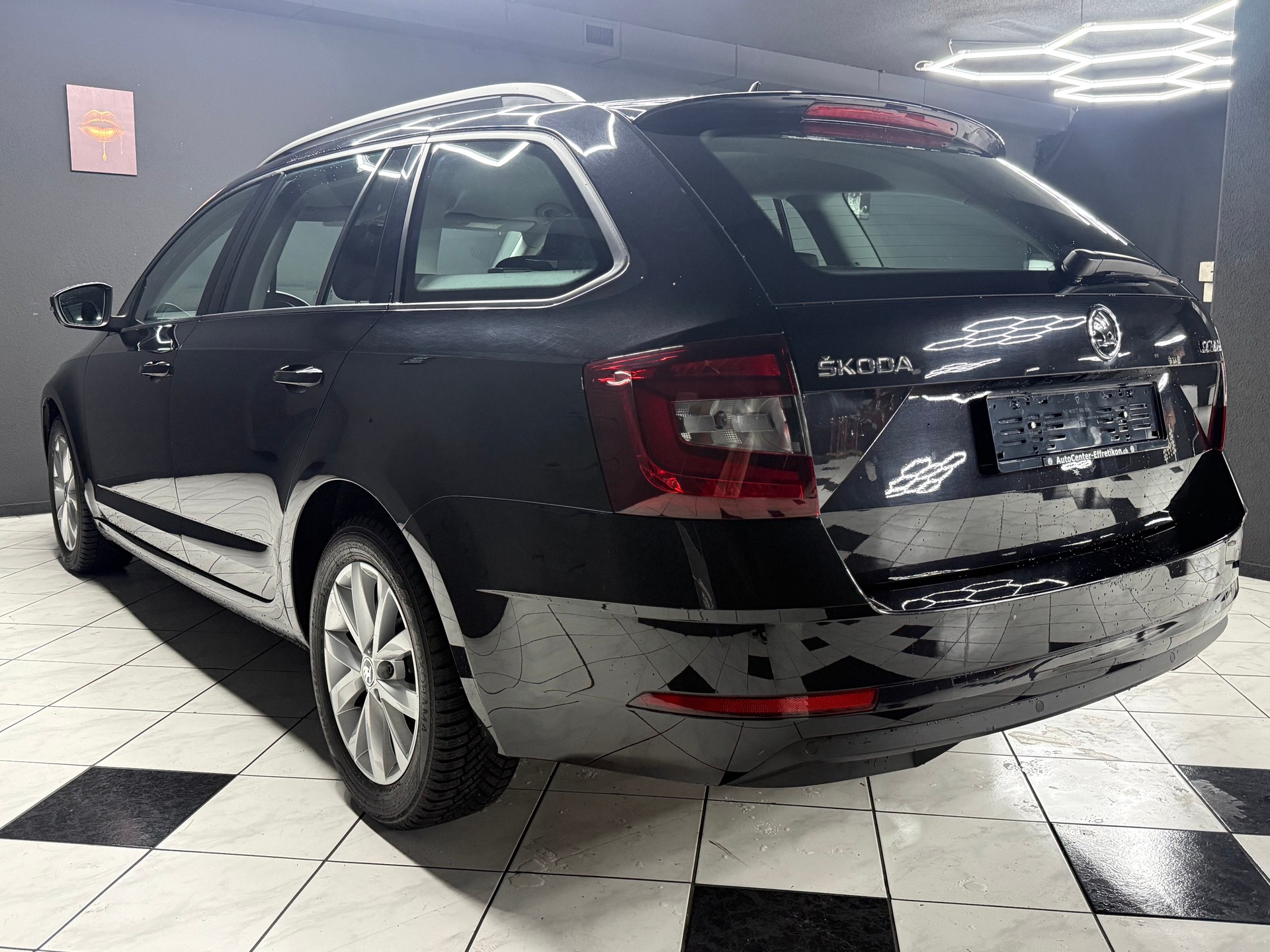 SKODA Octavia Combi 1.4 TSI Style DSG-image-5