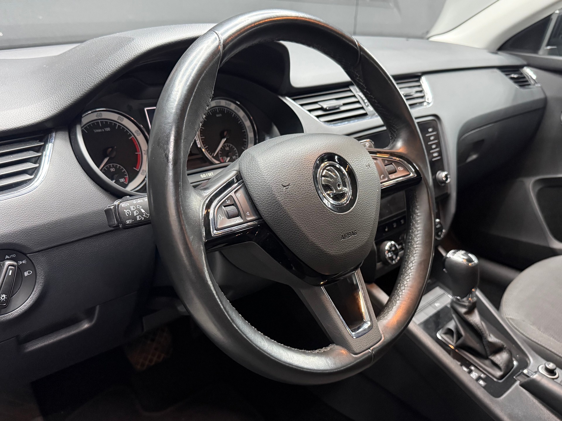 SKODA Octavia Combi 1.4 TSI Style DSG-image-16