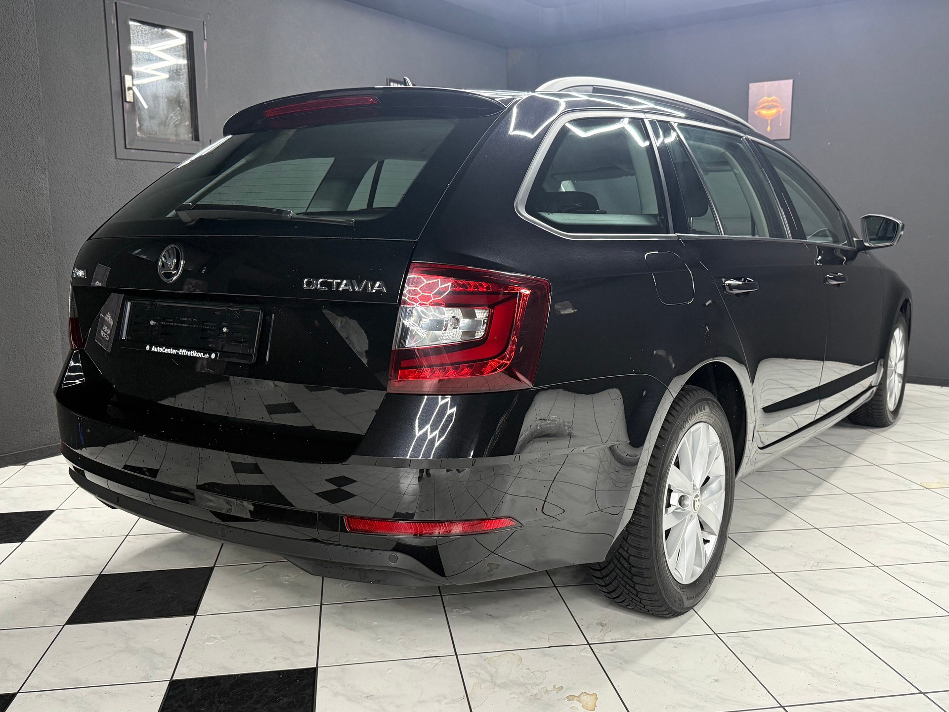 SKODA Octavia Combi 1.4 TSI Style DSG-image-4