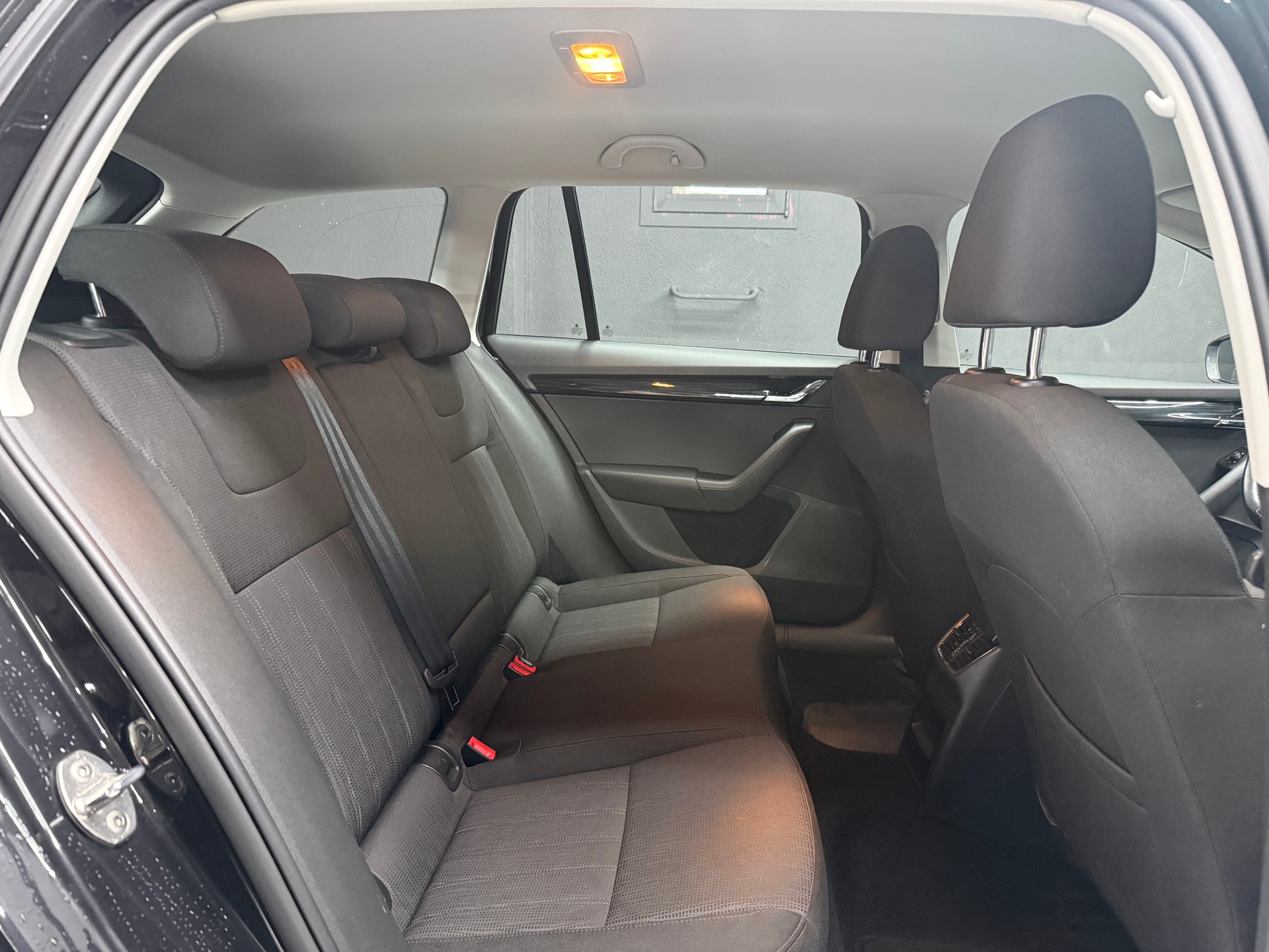 SKODA Octavia Combi 1.4 TSI Style DSG-image-12