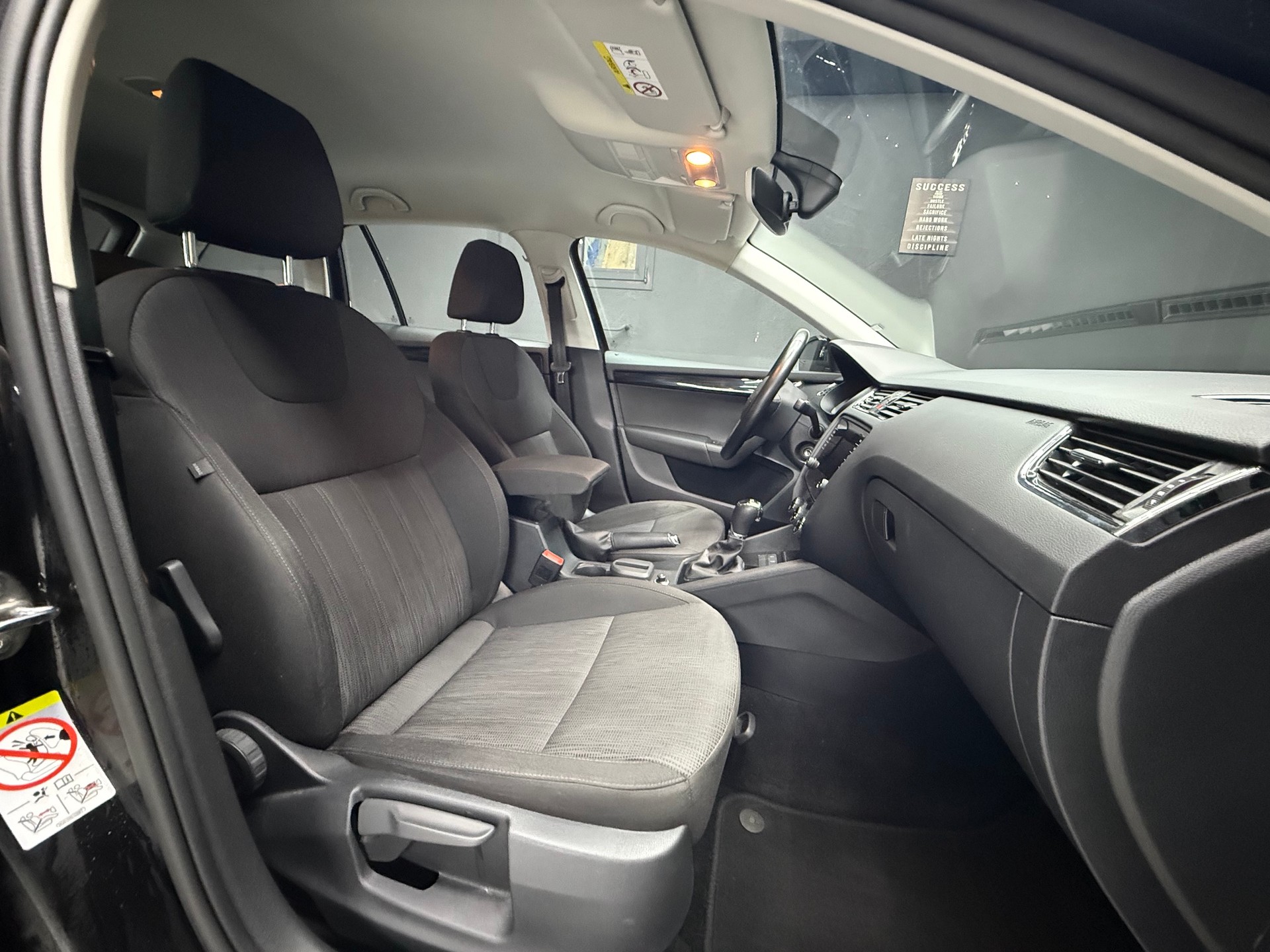 SKODA Octavia Combi 1.4 TSI Style DSG-image-15